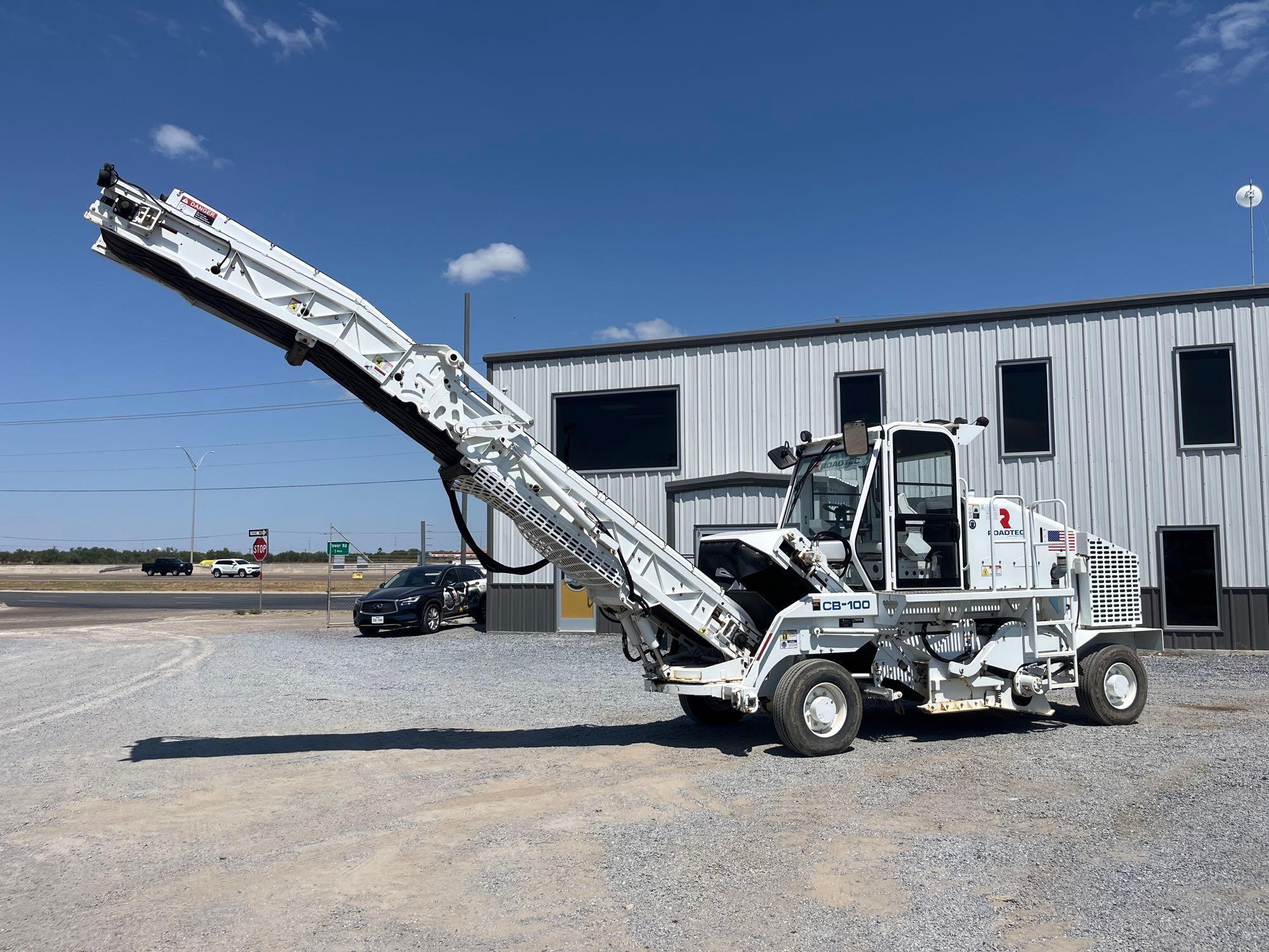 2016 Roadtec CB-100 Conveyor Broom