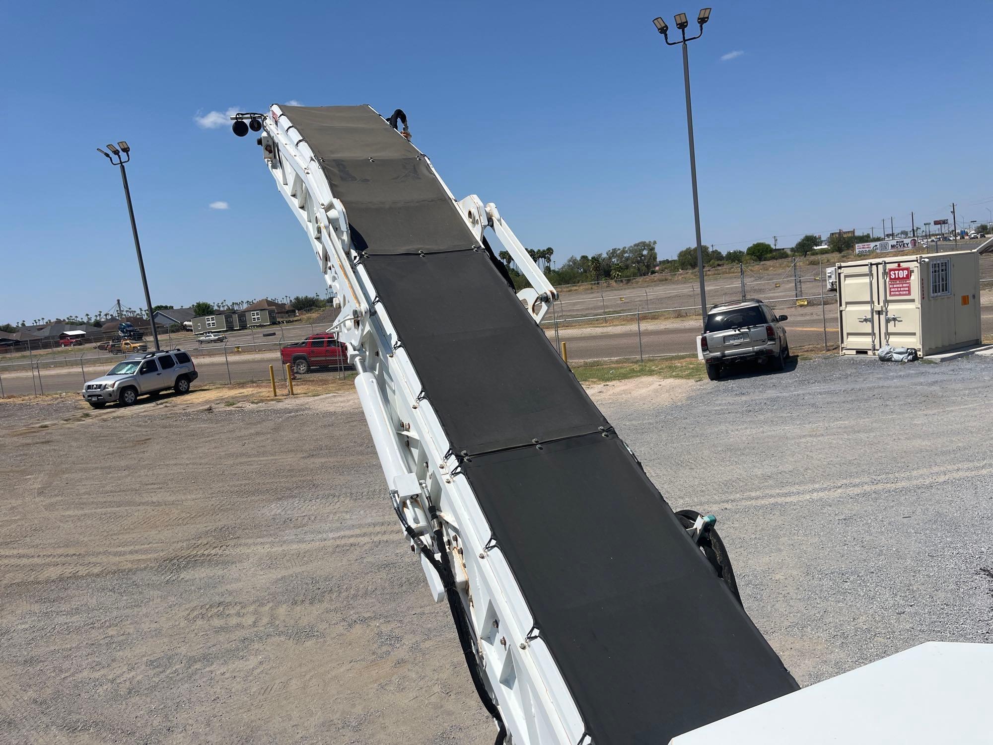 2016 Roadtec CB-100 Conveyor Broom