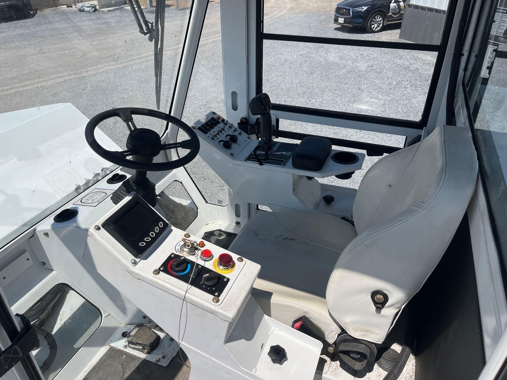 2016 Roadtec CB-100 Conveyor Broom