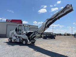 2016 Roadtec CB-100 Conveyor Broom
