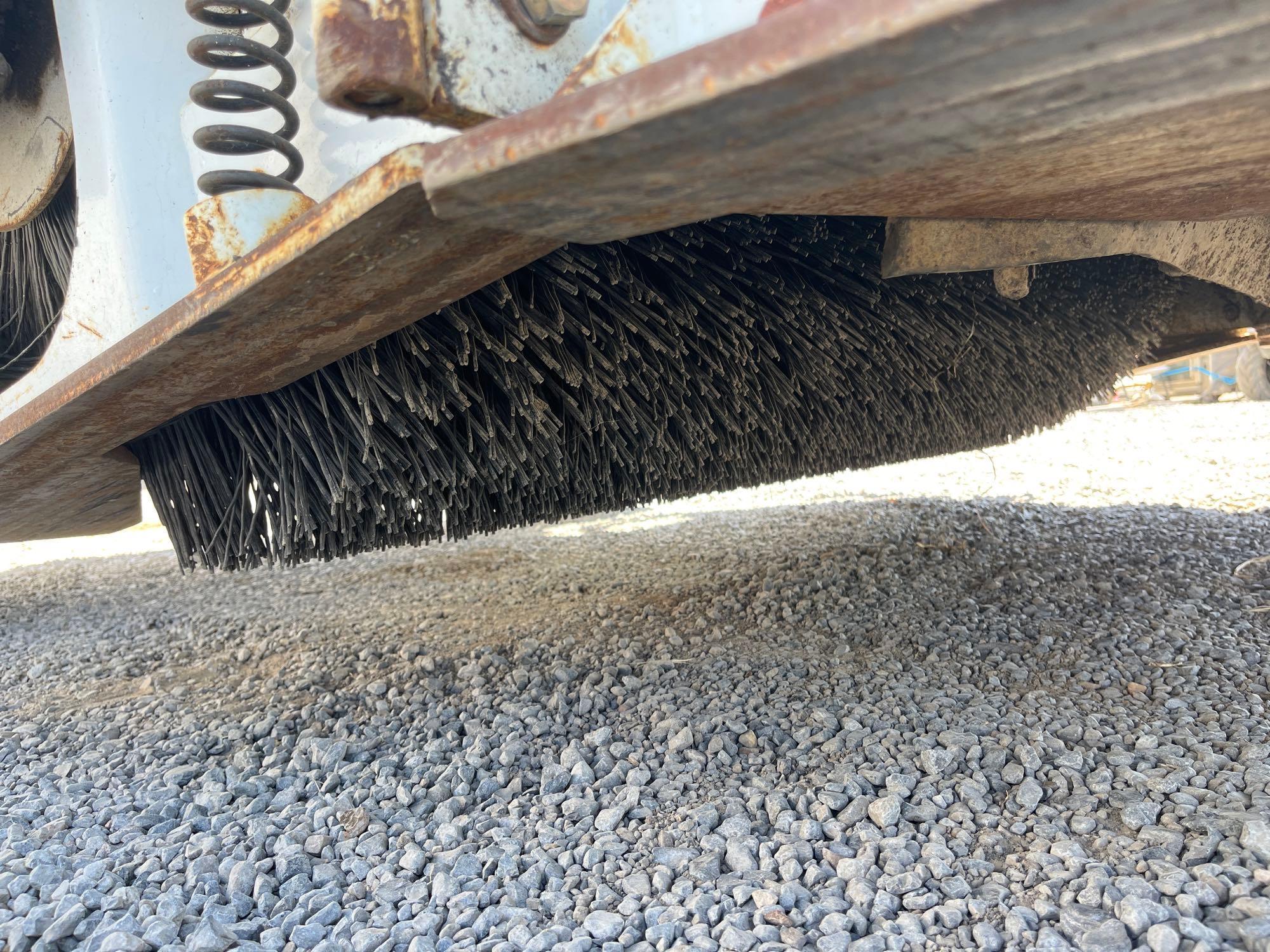 2016 Roadtec CB-100 Conveyor Broom