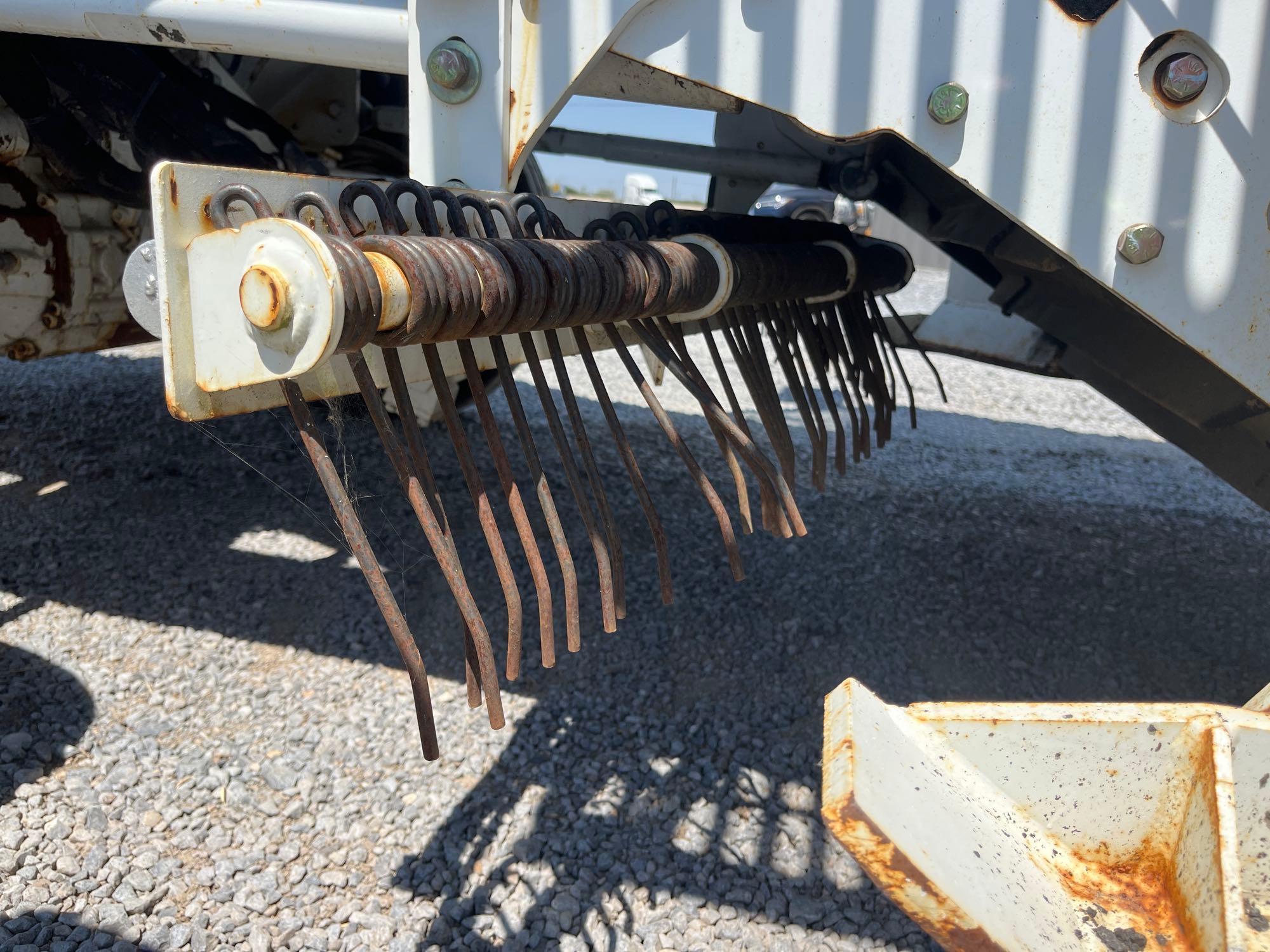 2016 Roadtec CB-100 Conveyor Broom