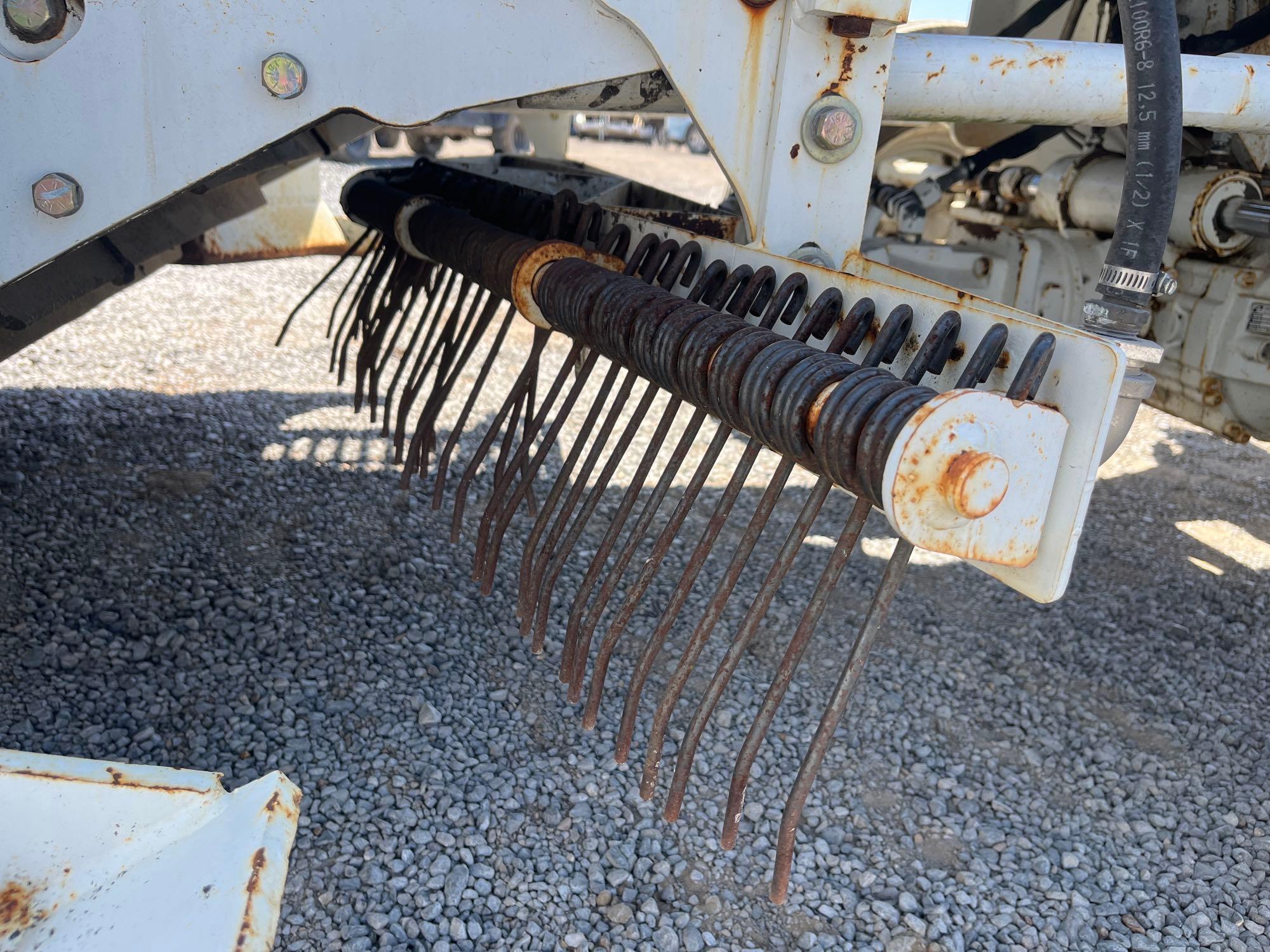 2016 Roadtec CB-100 Conveyor Broom