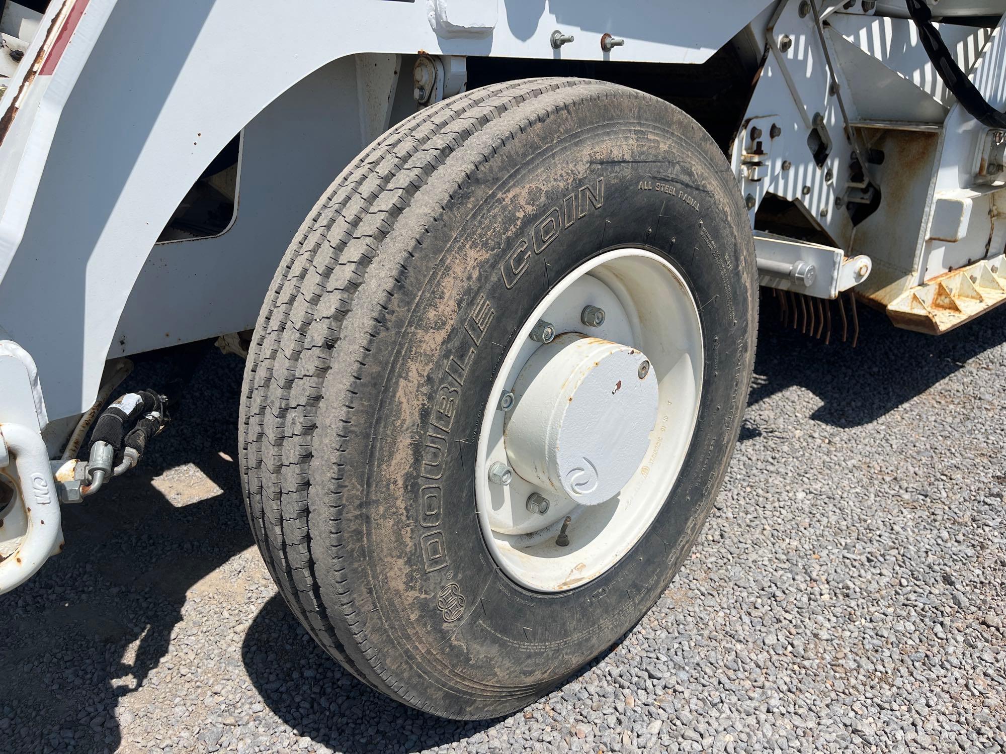 2016 Roadtec CB-100 Conveyor Broom