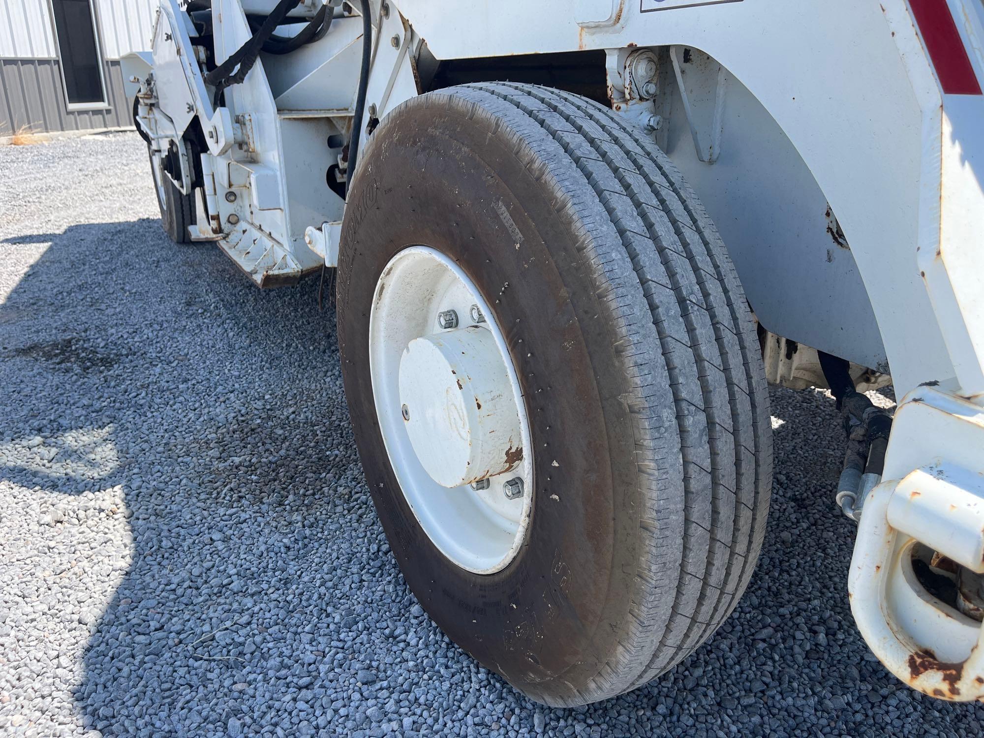 2016 Roadtec CB-100 Conveyor Broom