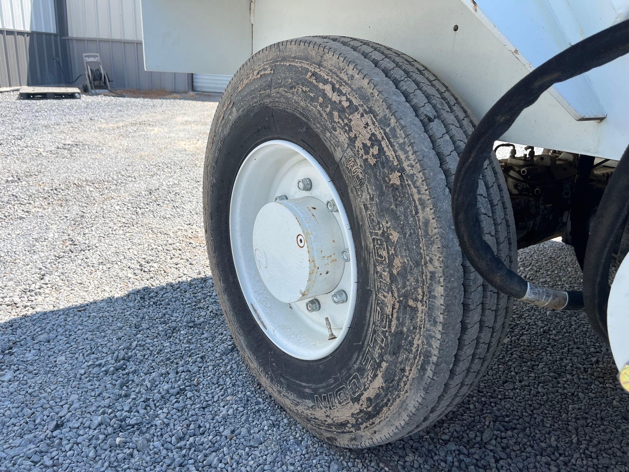 2016 Roadtec CB-100 Conveyor Broom
