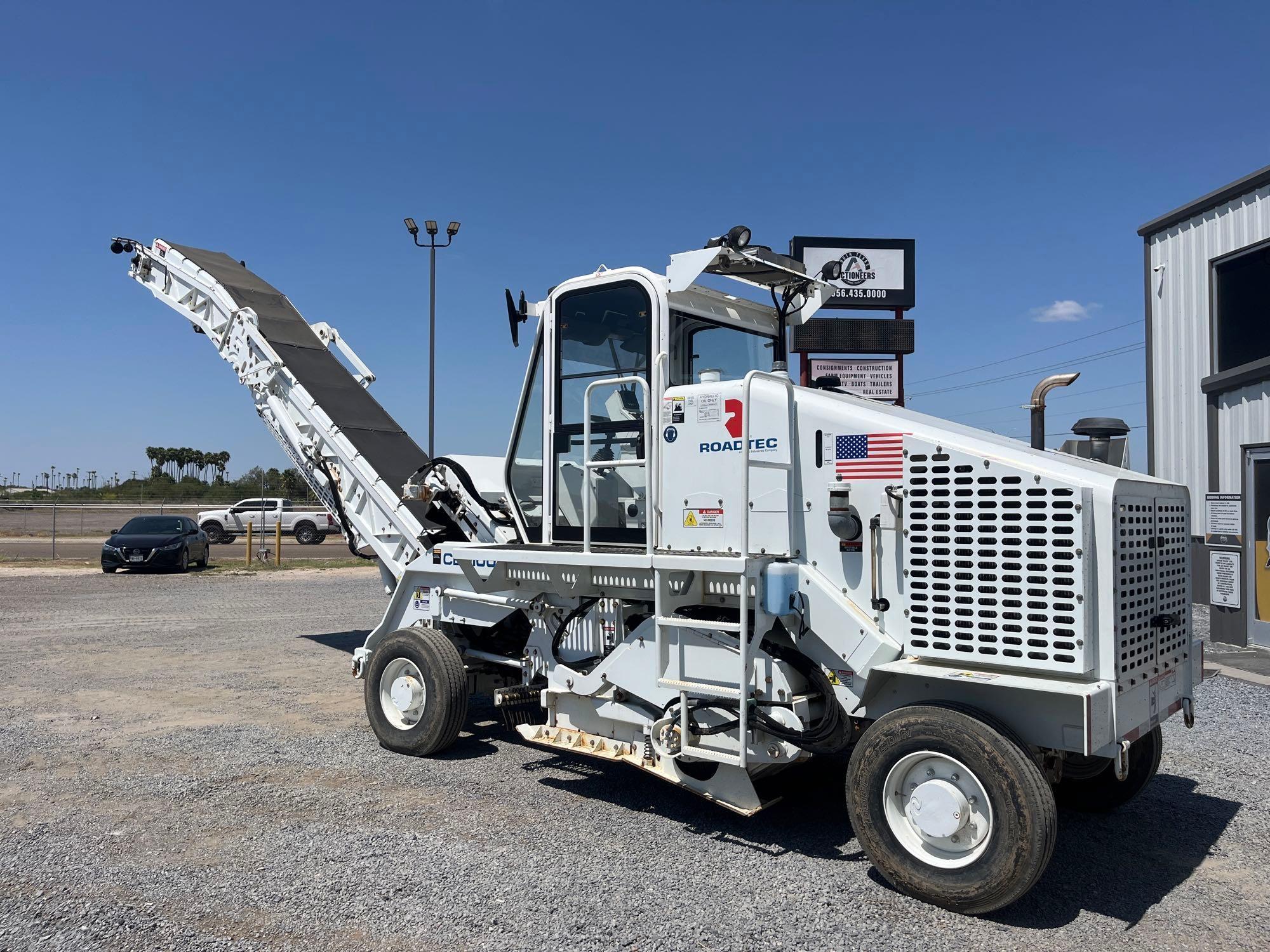 2016 Roadtec CB-100 Conveyor Broom