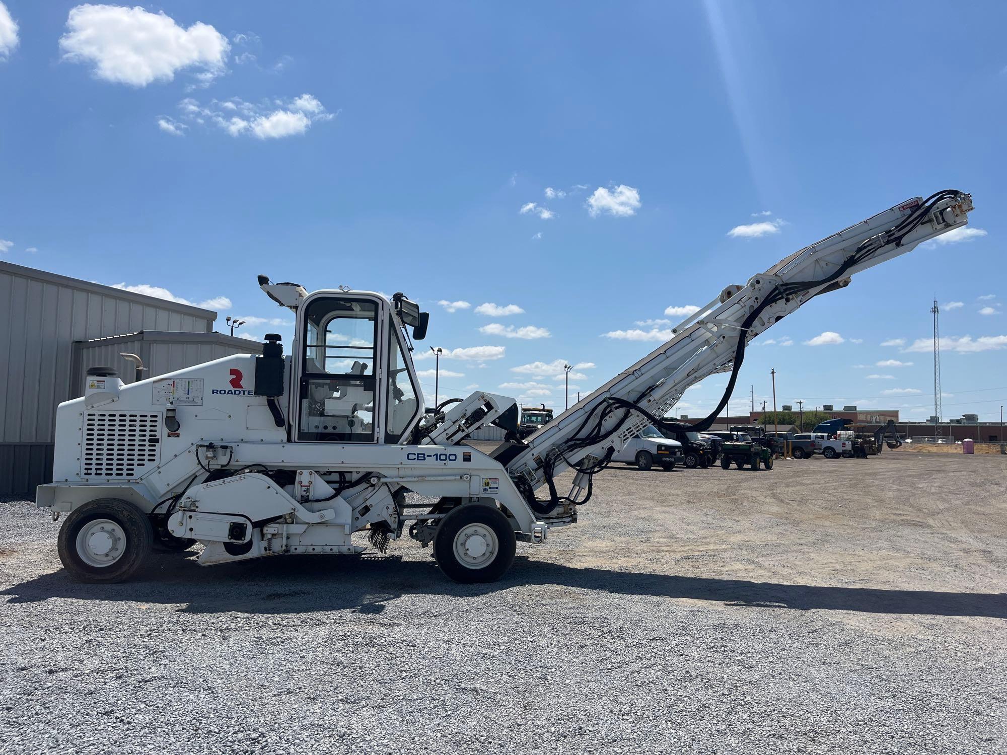2016 Roadtec CB-100 Conveyor Broom