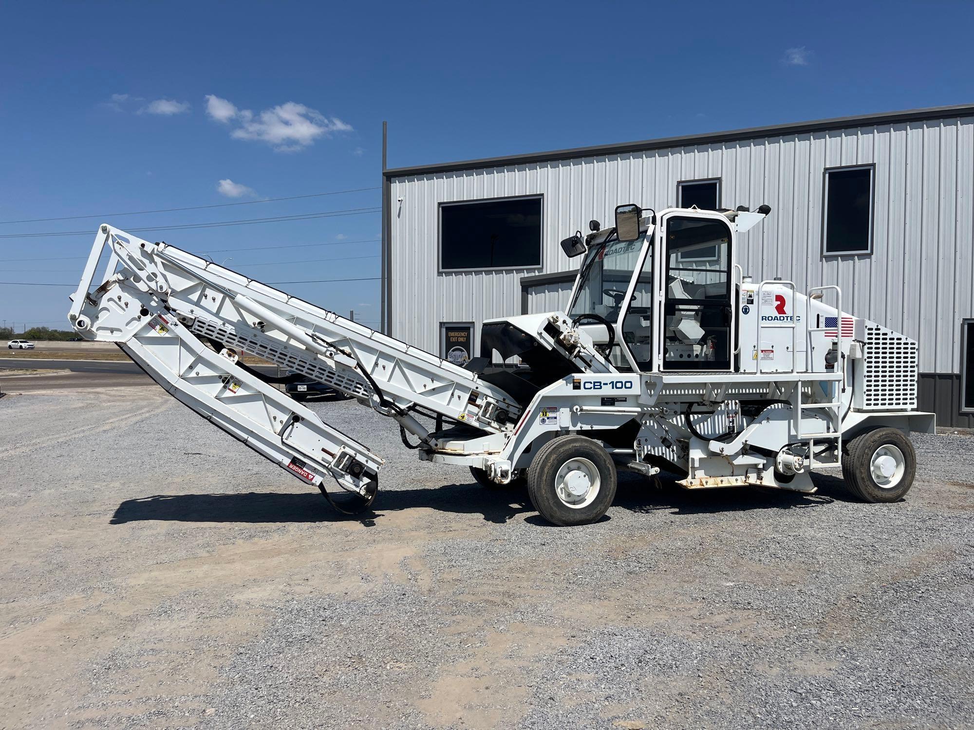 2016 Roadtec CB-100 Conveyor Broom