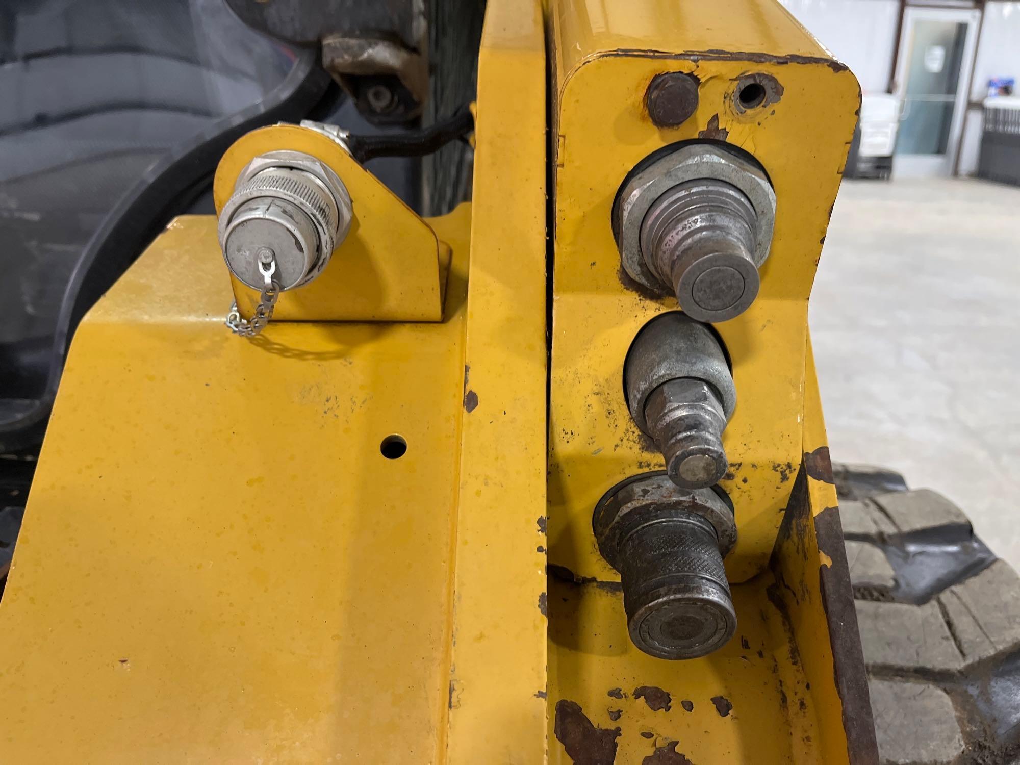 2015 Caterpillar 262D Skid Steer Loader