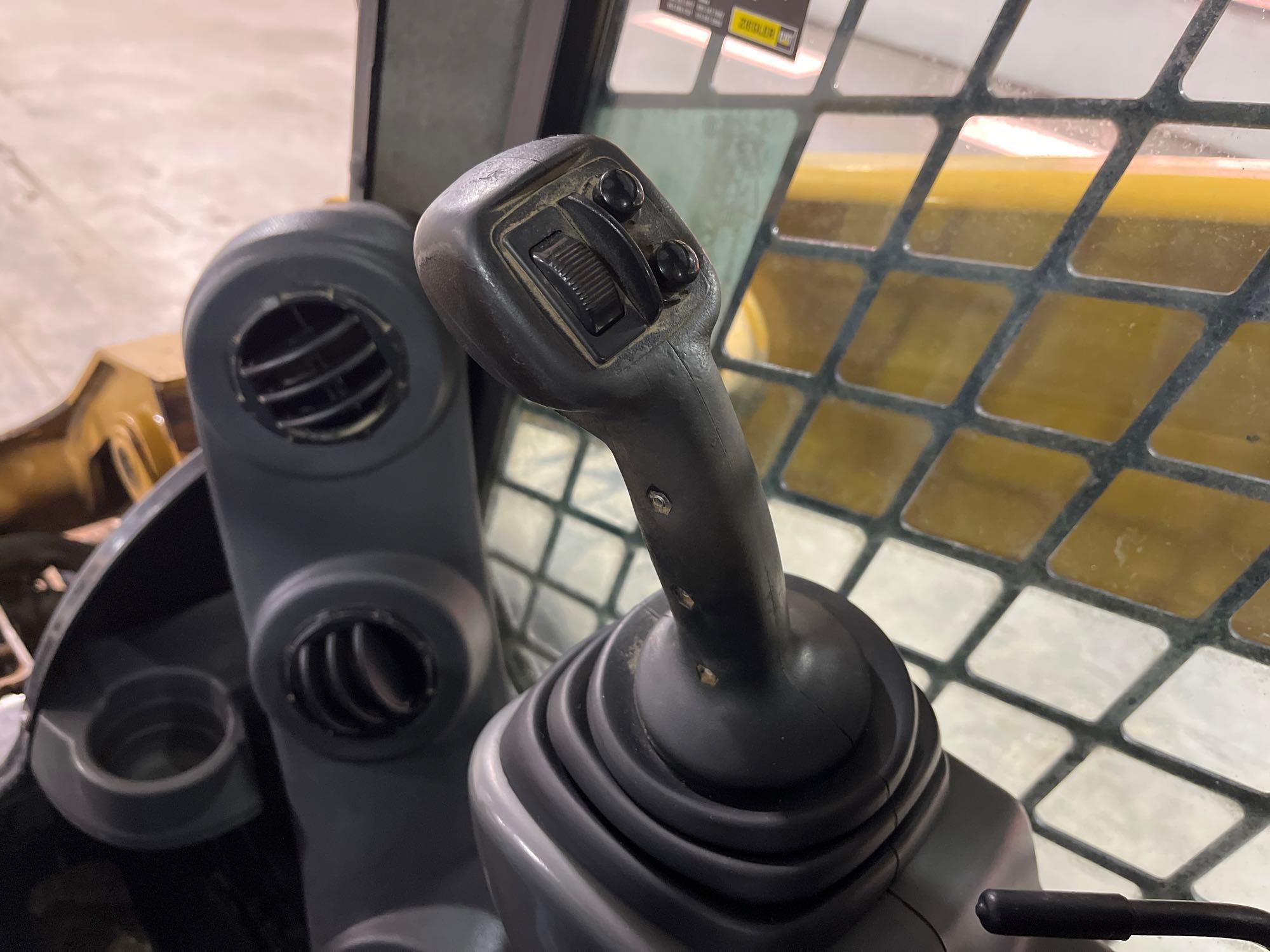 2015 Caterpillar 262D Skid Steer Loader