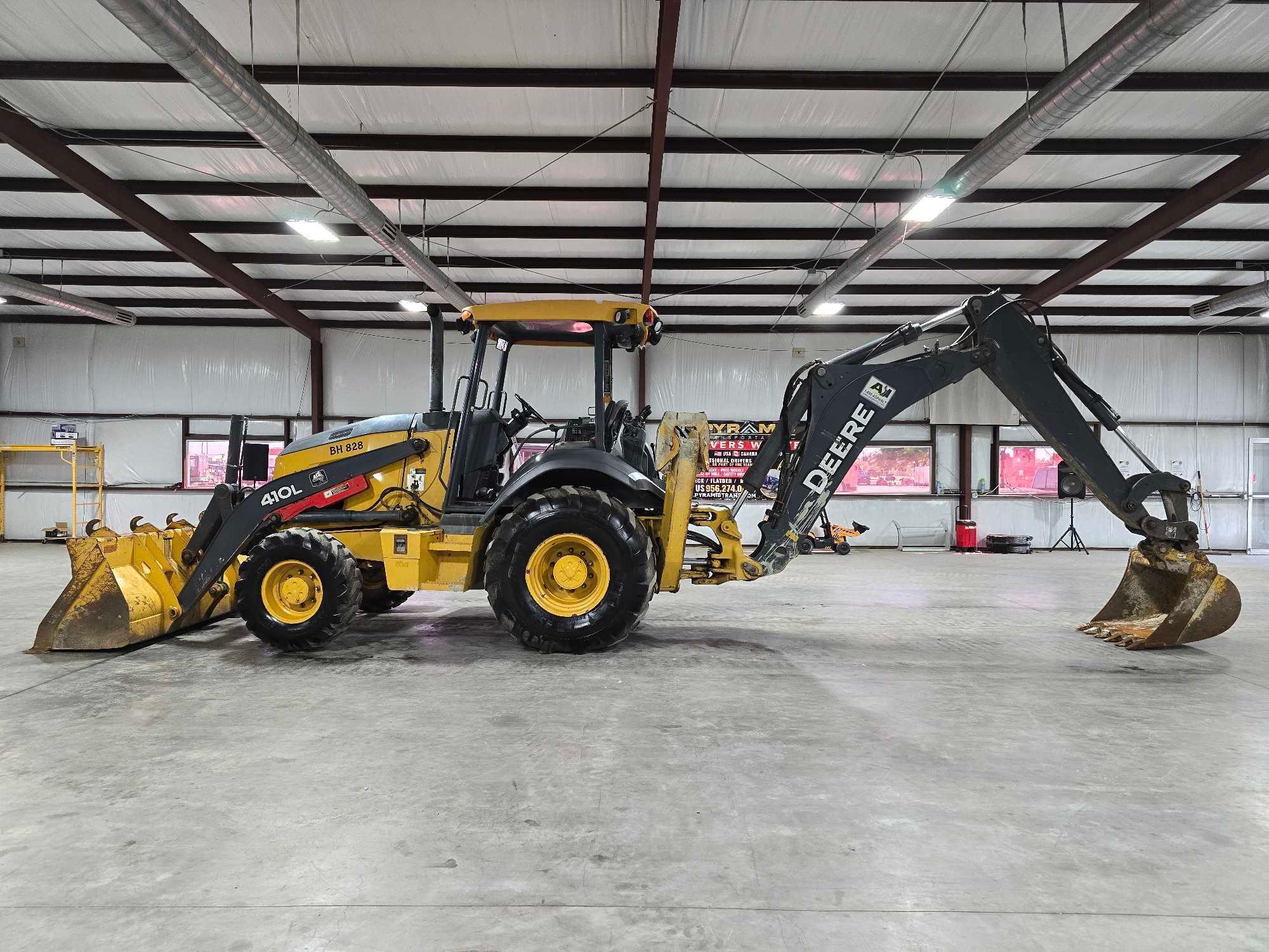 2019 John Deere 410L Backhoe Loader