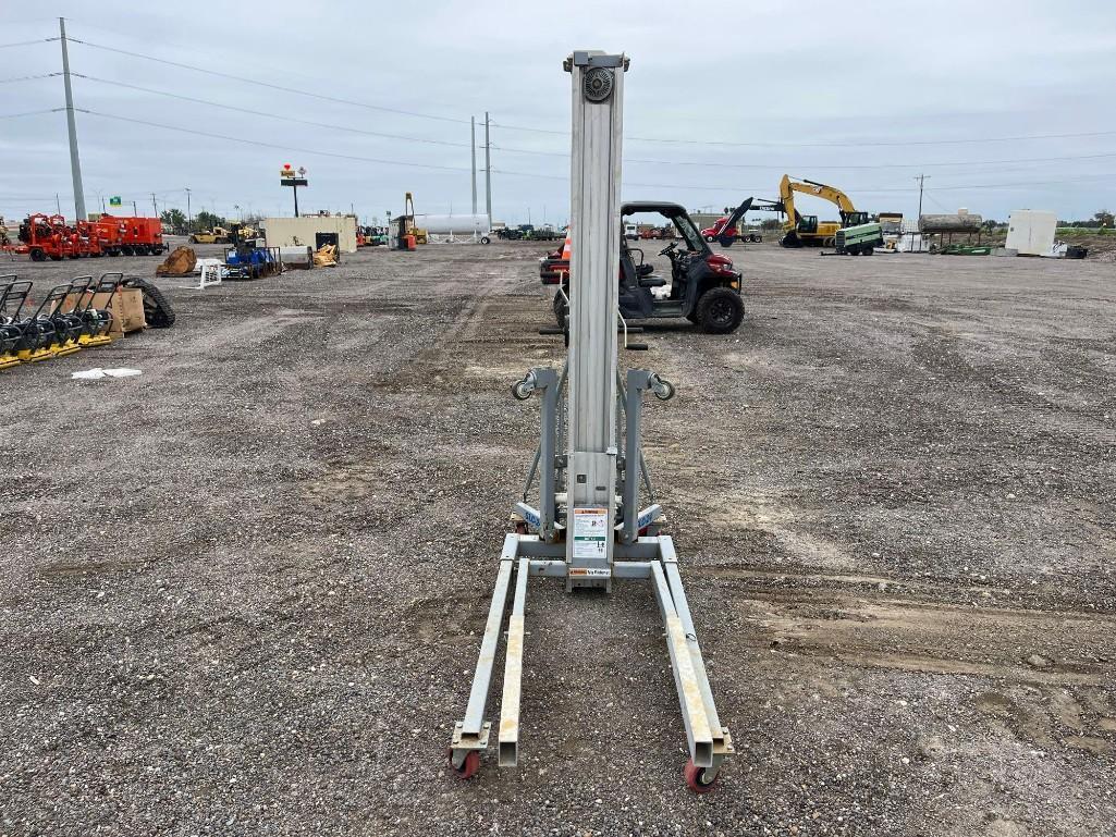 2019 Genie SLC24 Superlift Contractor 24 Foot Reach Material Lift