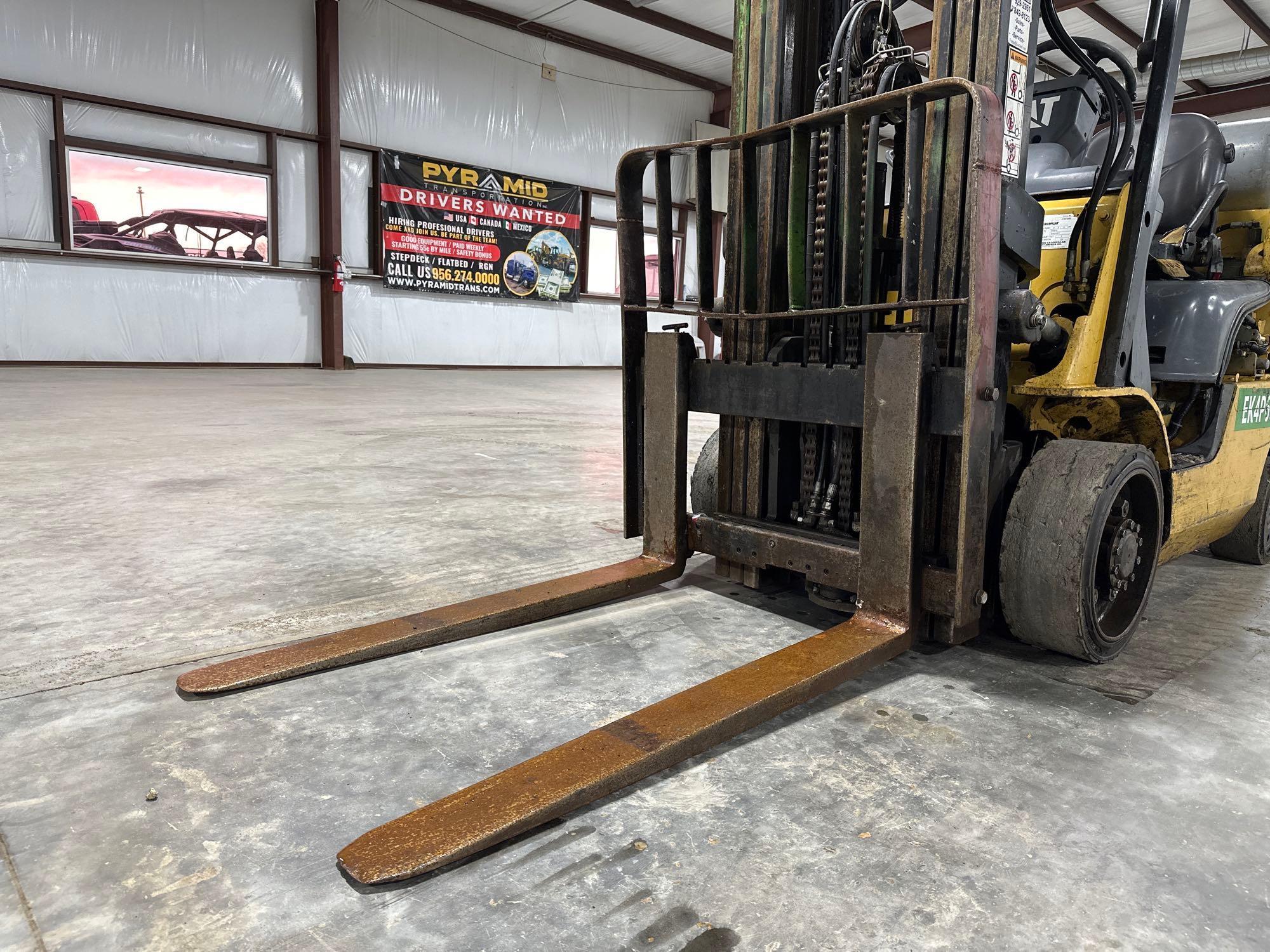 Caterpillar C6000 6,000 LB LP Gas Forklift