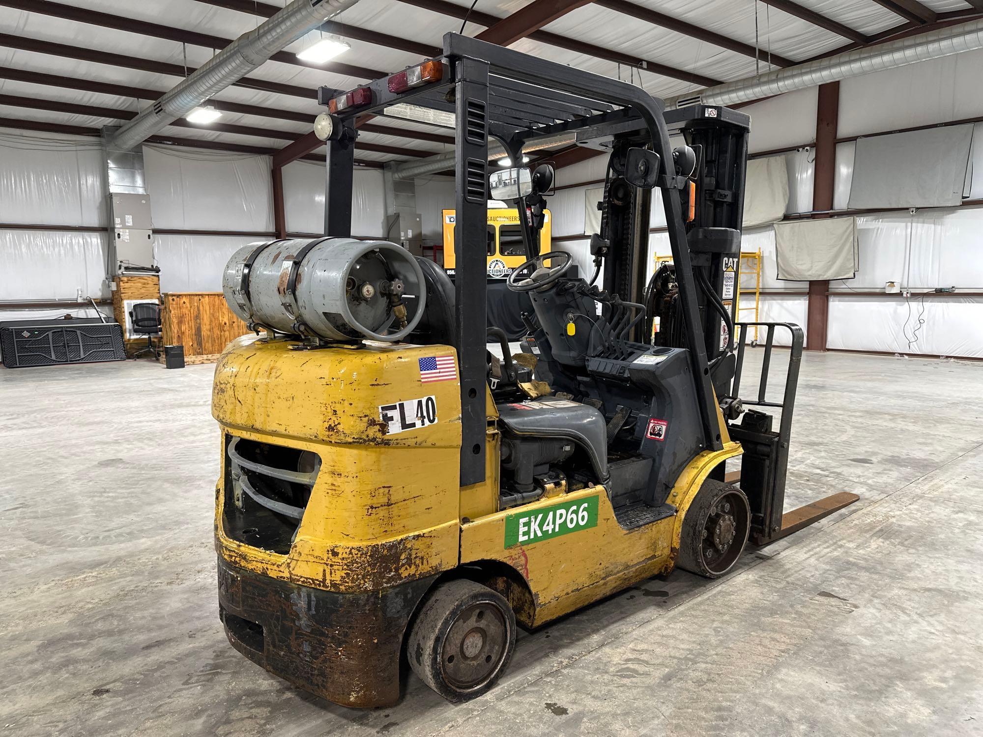 Caterpillar C6000 6,000 LB LP Gas Forklift