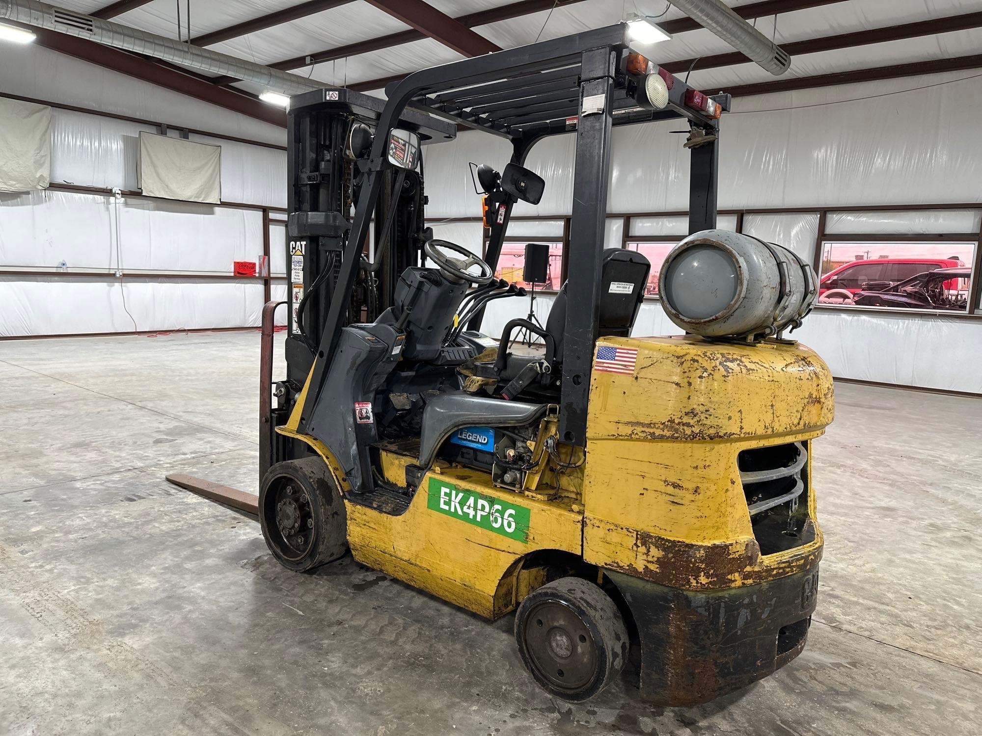 Caterpillar C6000 6,000 LB LP Gas Forklift