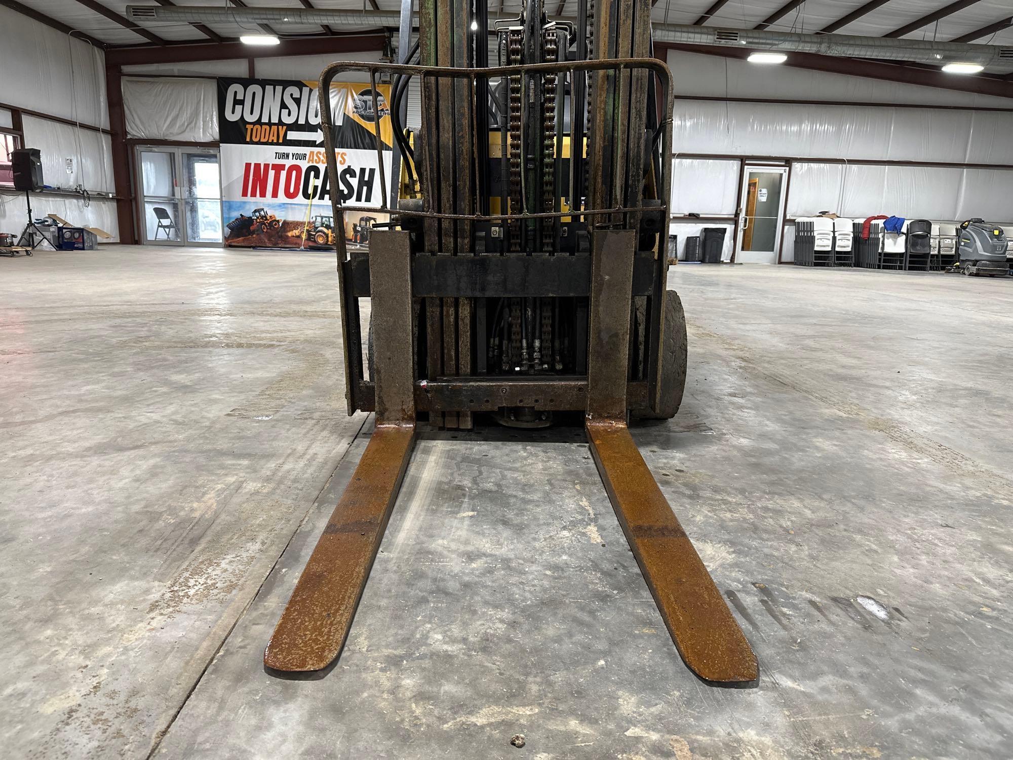 Caterpillar C6000 6,000 LB LP Gas Forklift