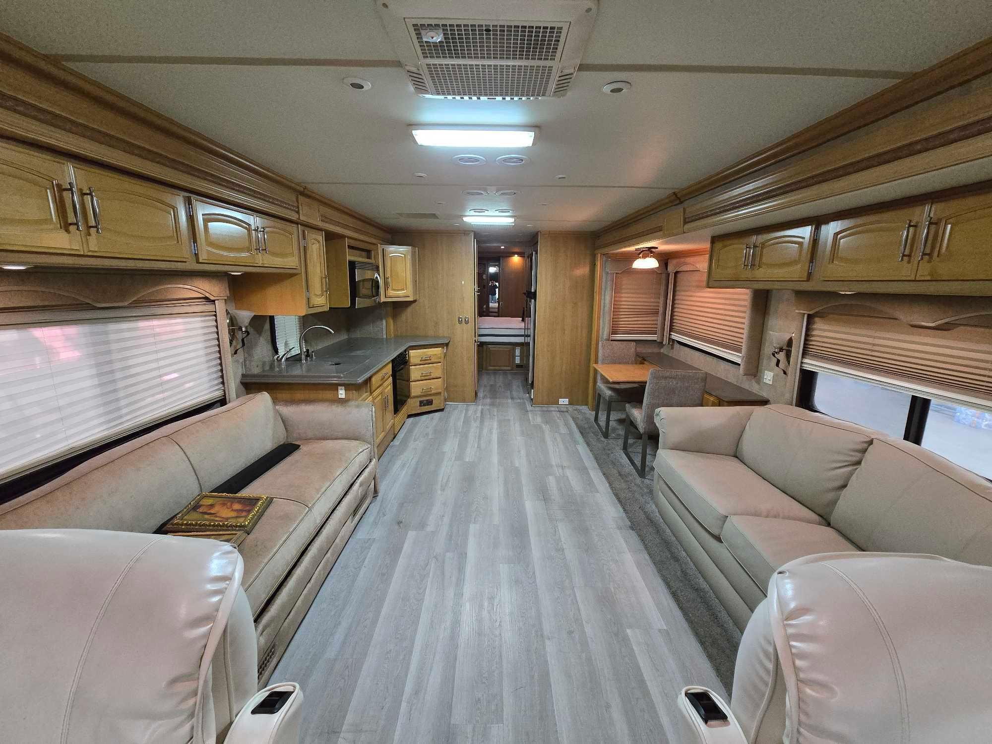 2007 Fleetwood RV Providence 40E Motorhome