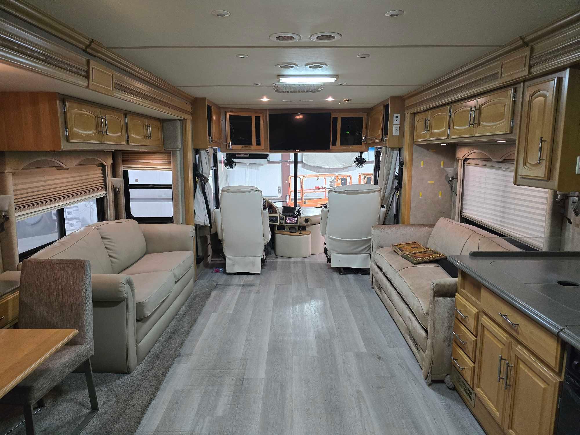 2007 Fleetwood RV Providence 40E Motorhome