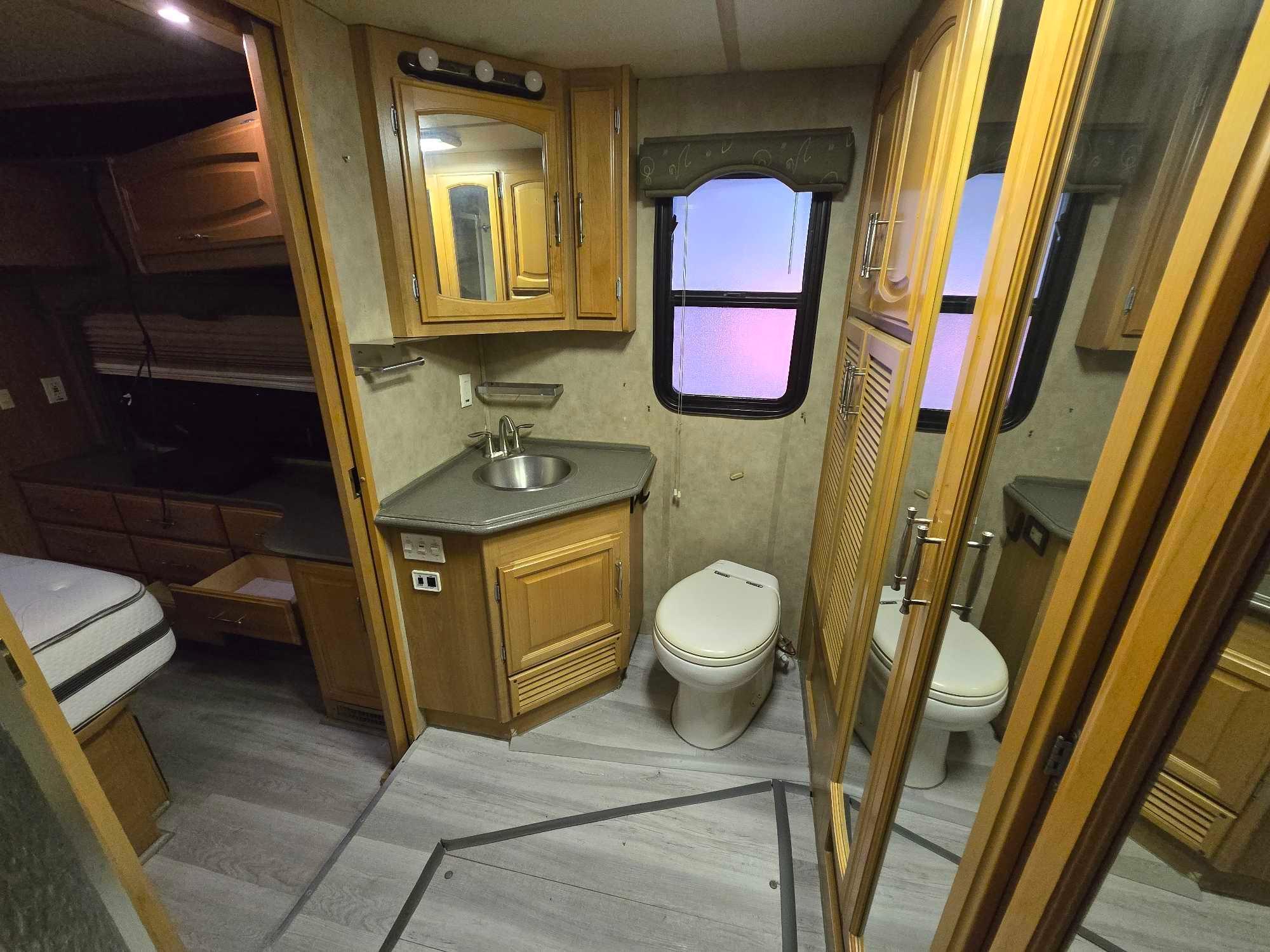 2007 Fleetwood RV Providence 40E Motorhome