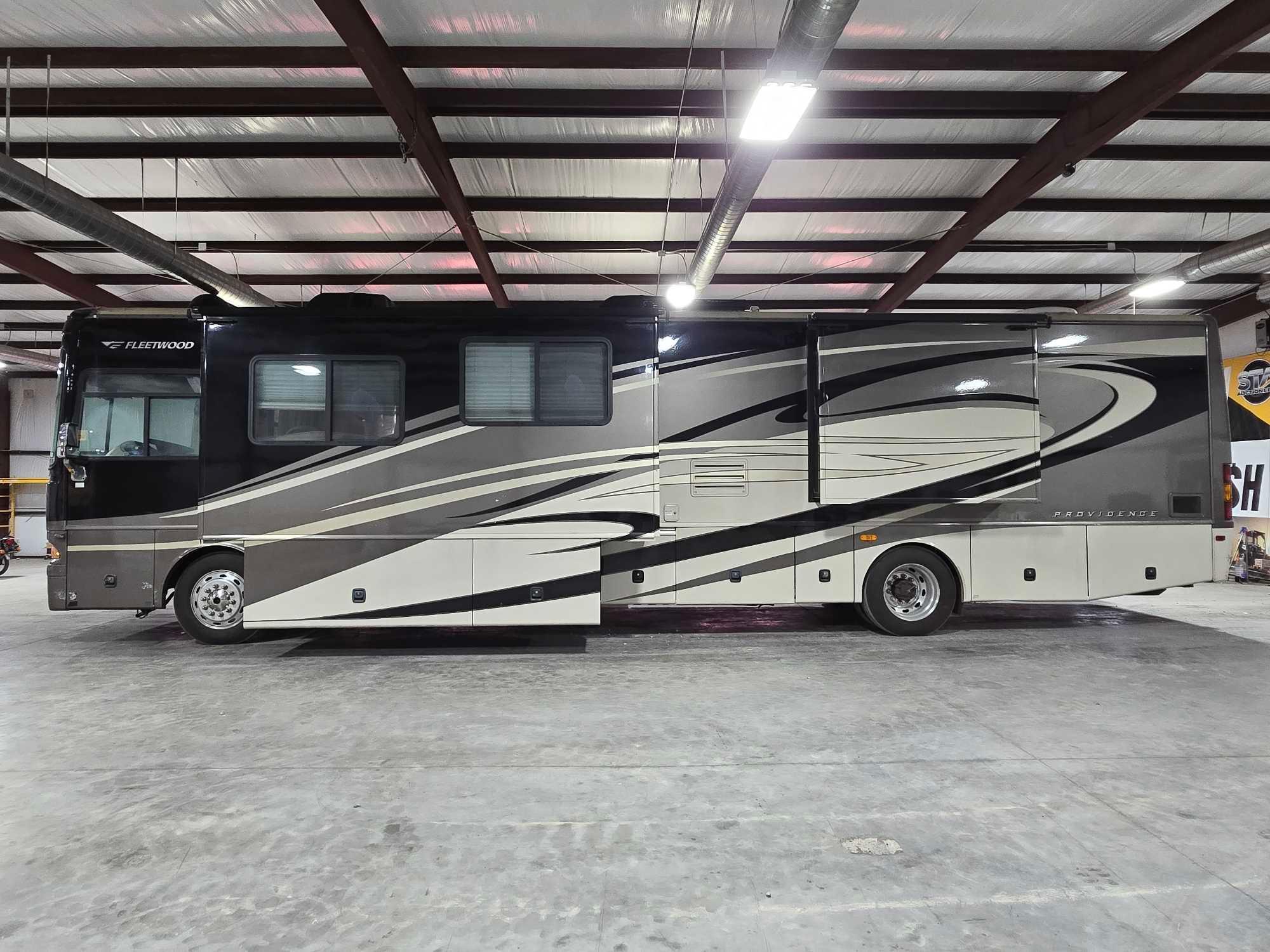 2007 Fleetwood RV Providence 40E Motorhome