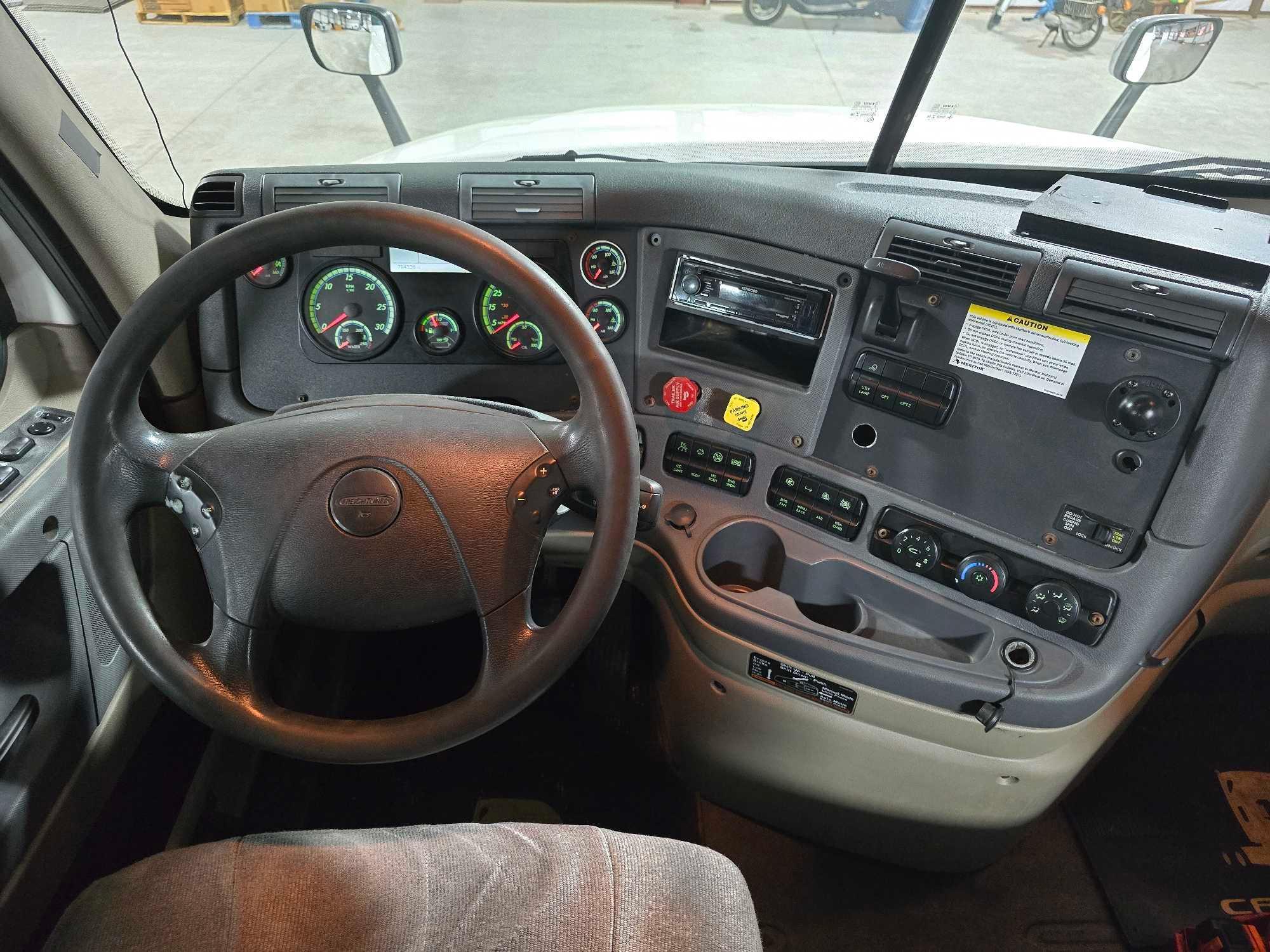 2016 Freightliner Cascadia 125 Day Cab Truck Tractor
