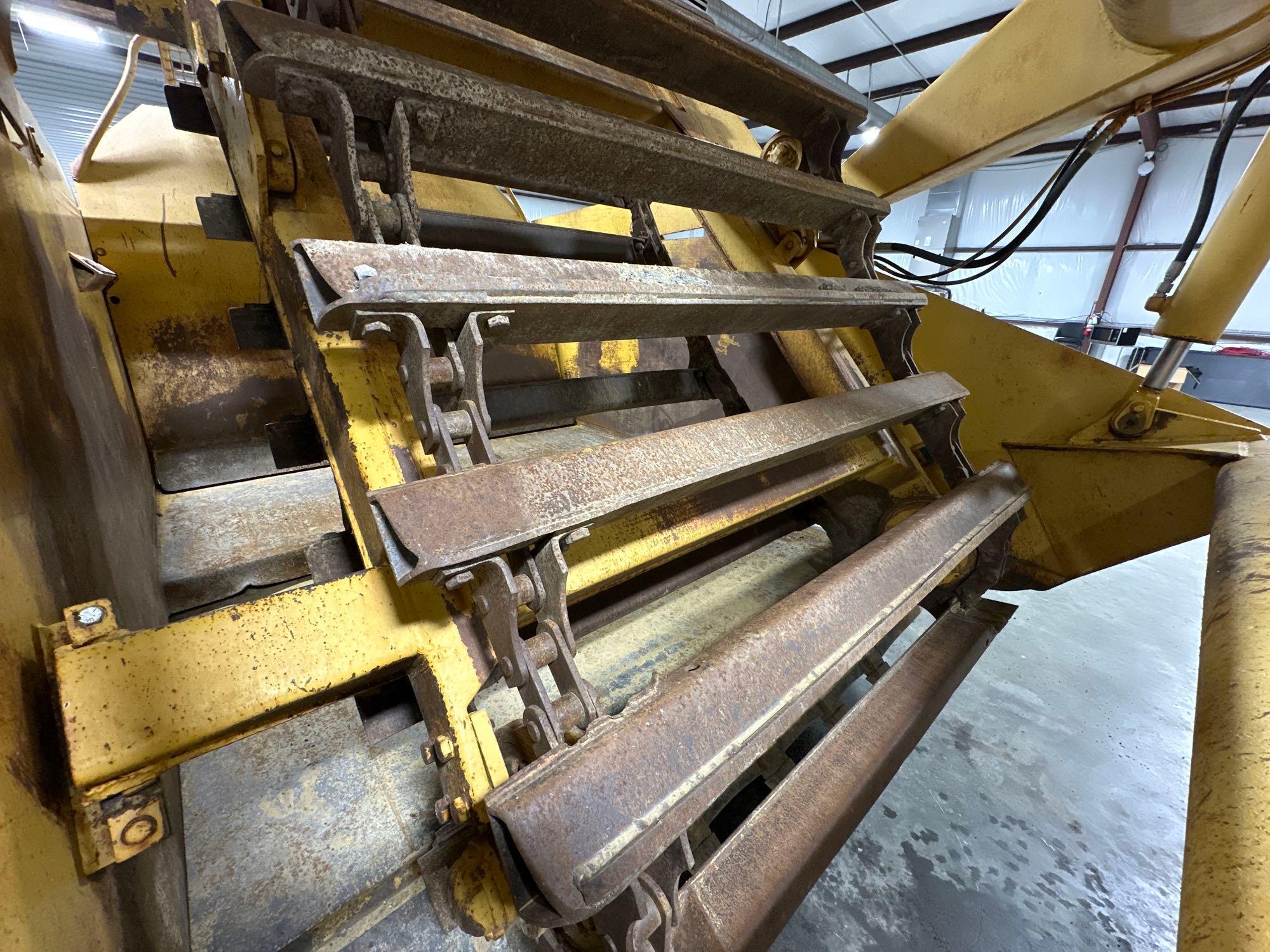 1977 John Deere 762 Paddle Scraper