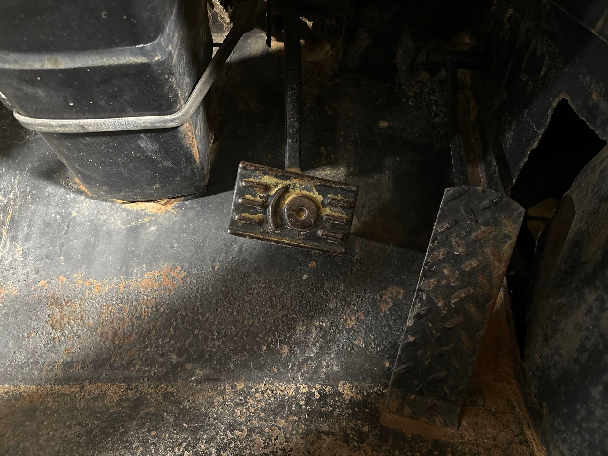 1977 John Deere 762 Paddle Scraper