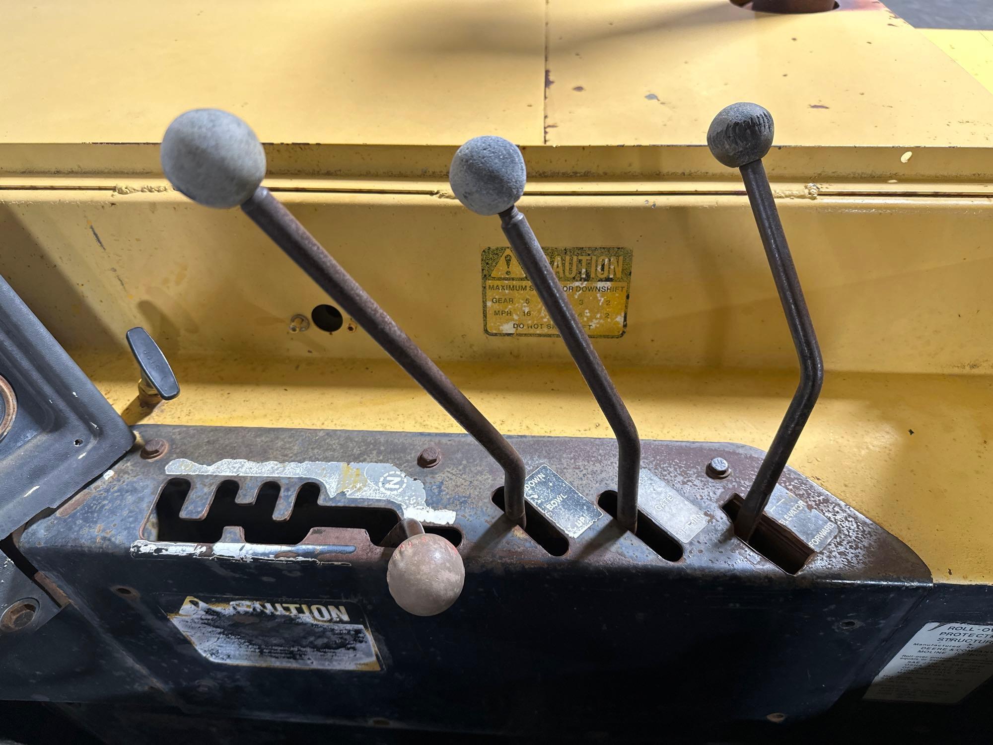 1977 John Deere 762 Paddle Scraper