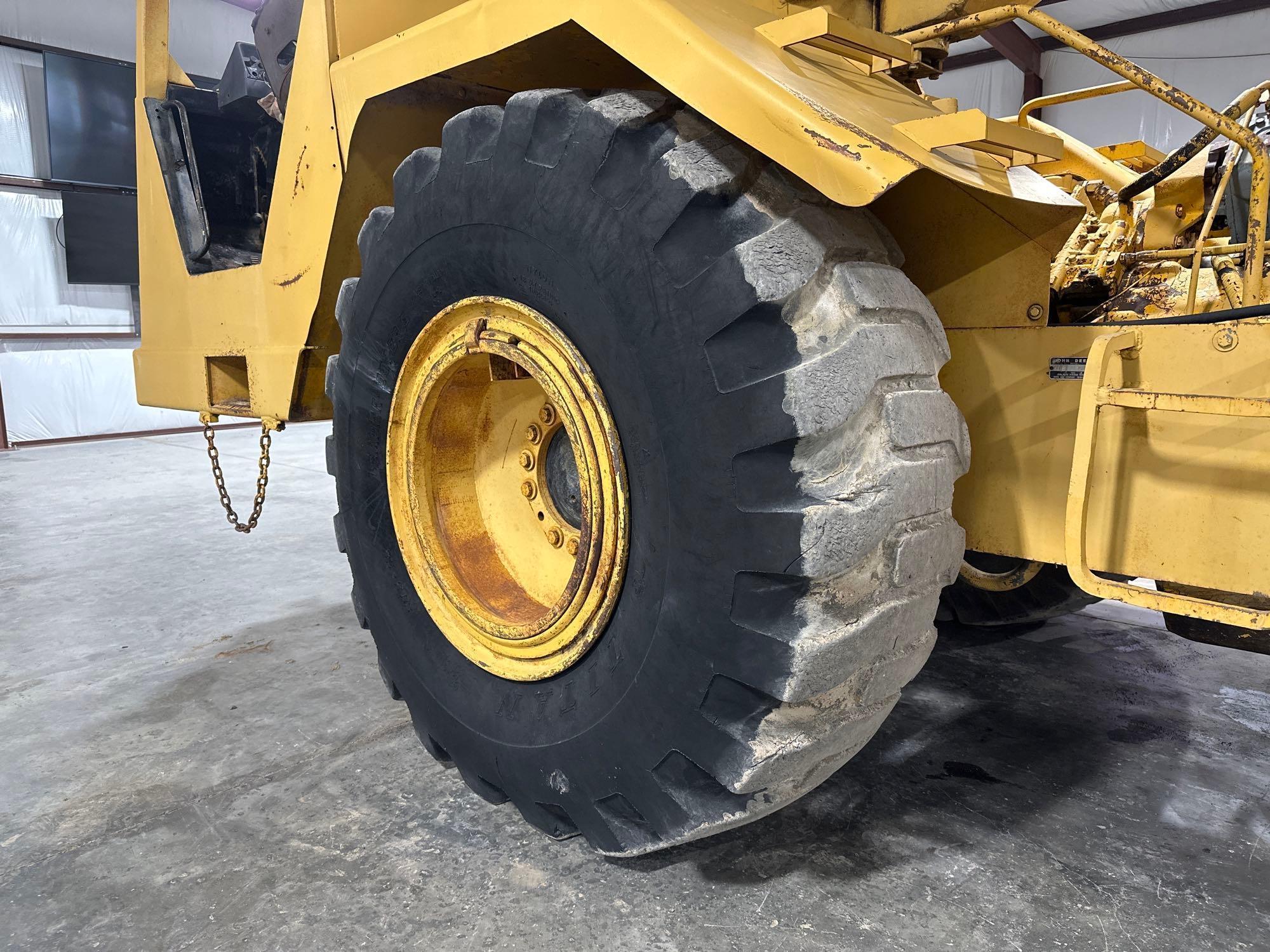 1977 John Deere 762 Paddle Scraper