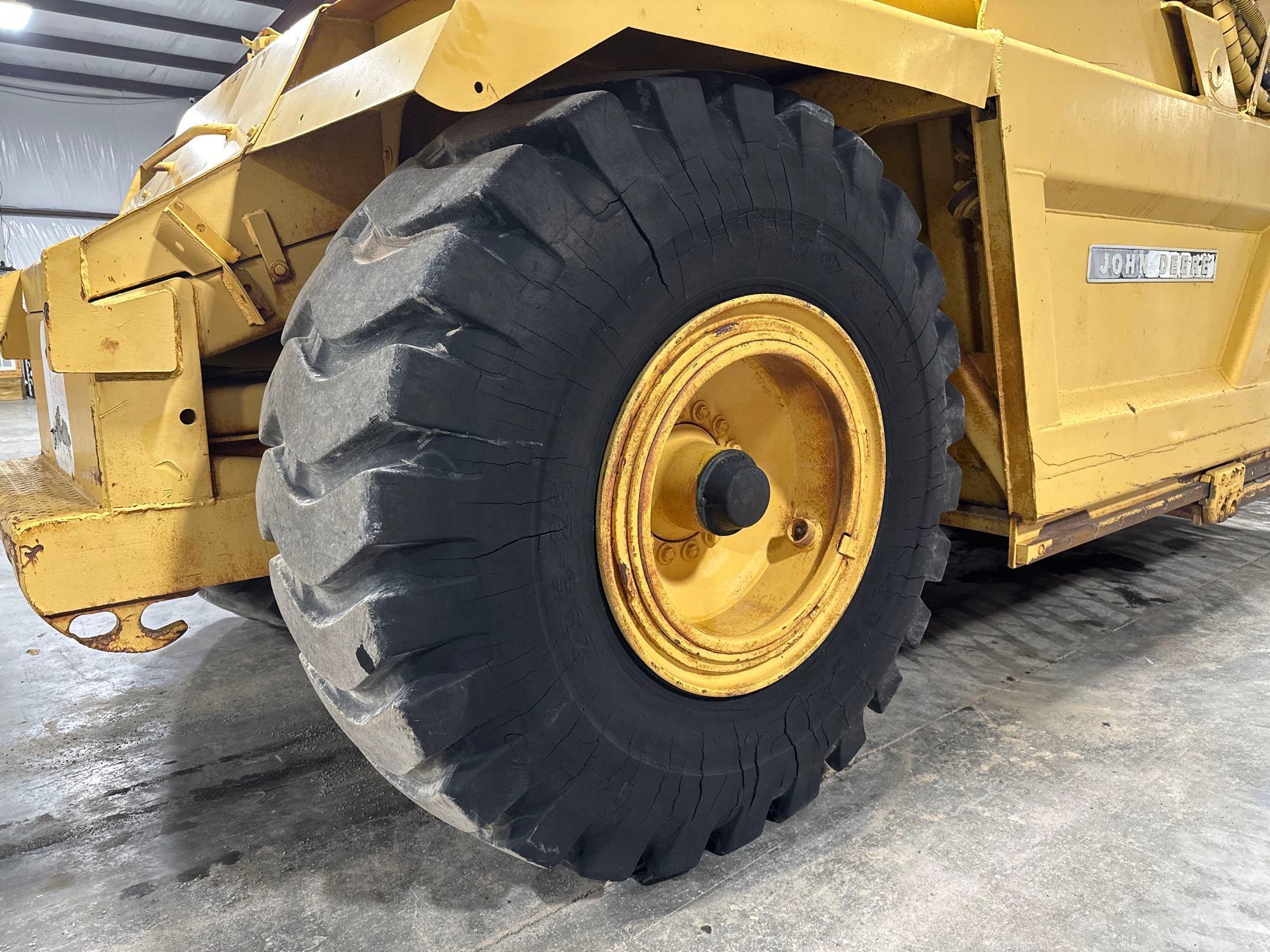 1977 John Deere 762 Paddle Scraper
