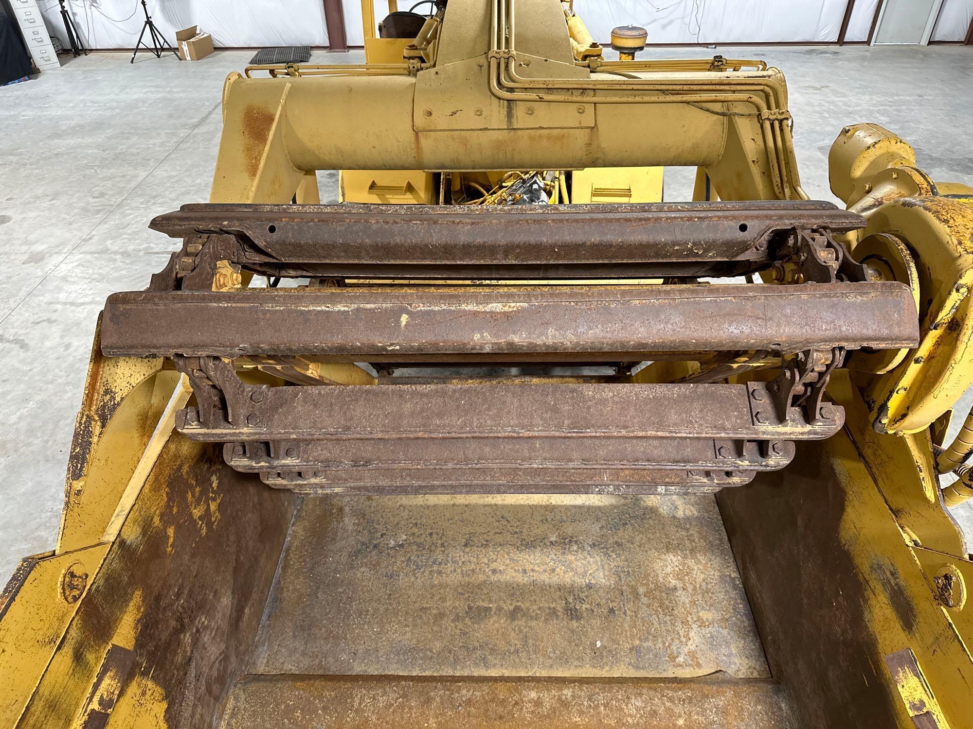 1977 John Deere 762 Paddle Scraper