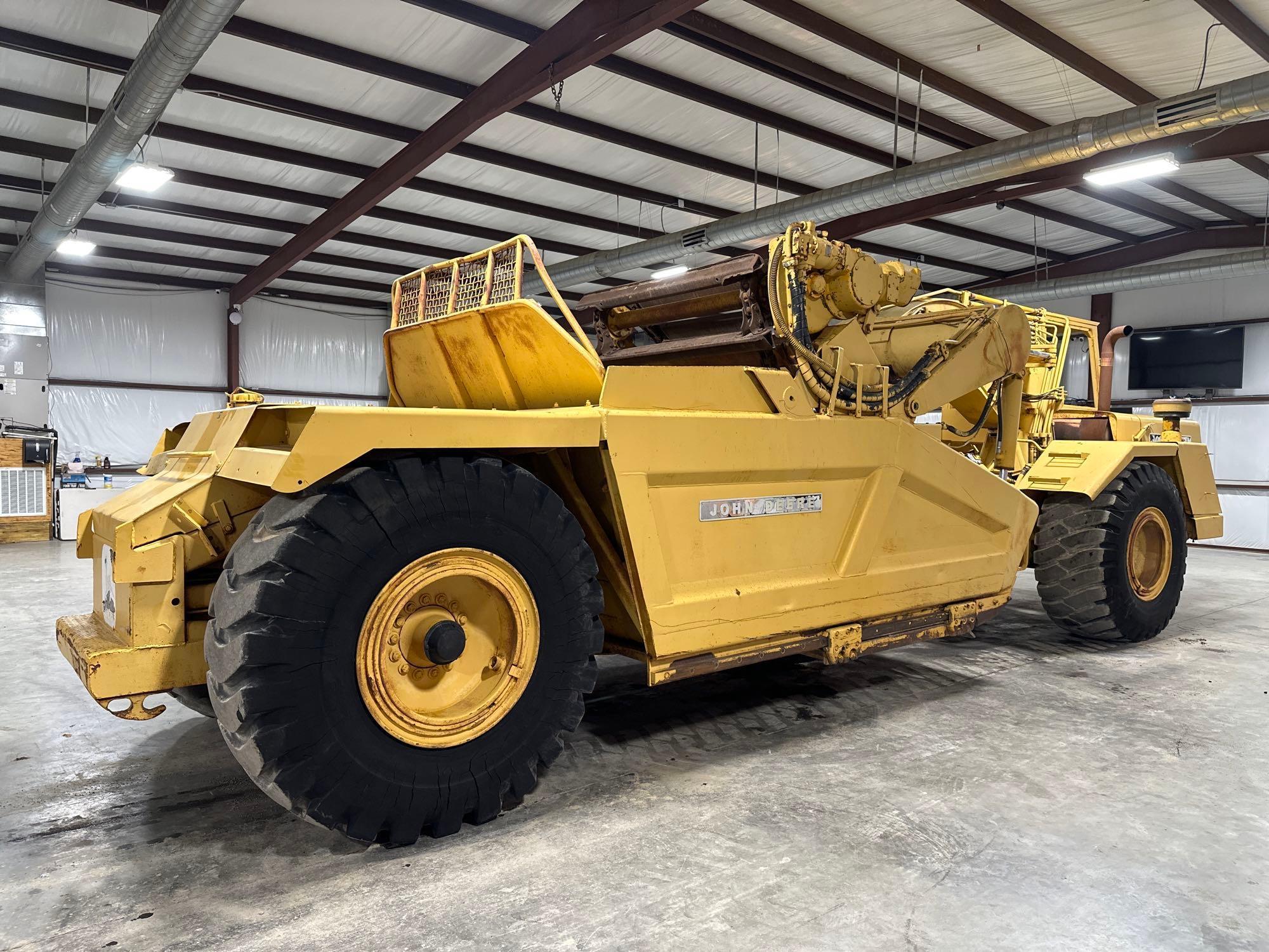 1977 John Deere 762 Paddle Scraper