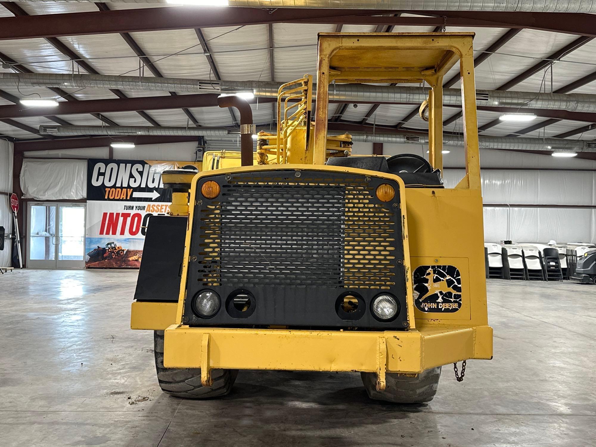 1977 John Deere 762 Paddle Scraper