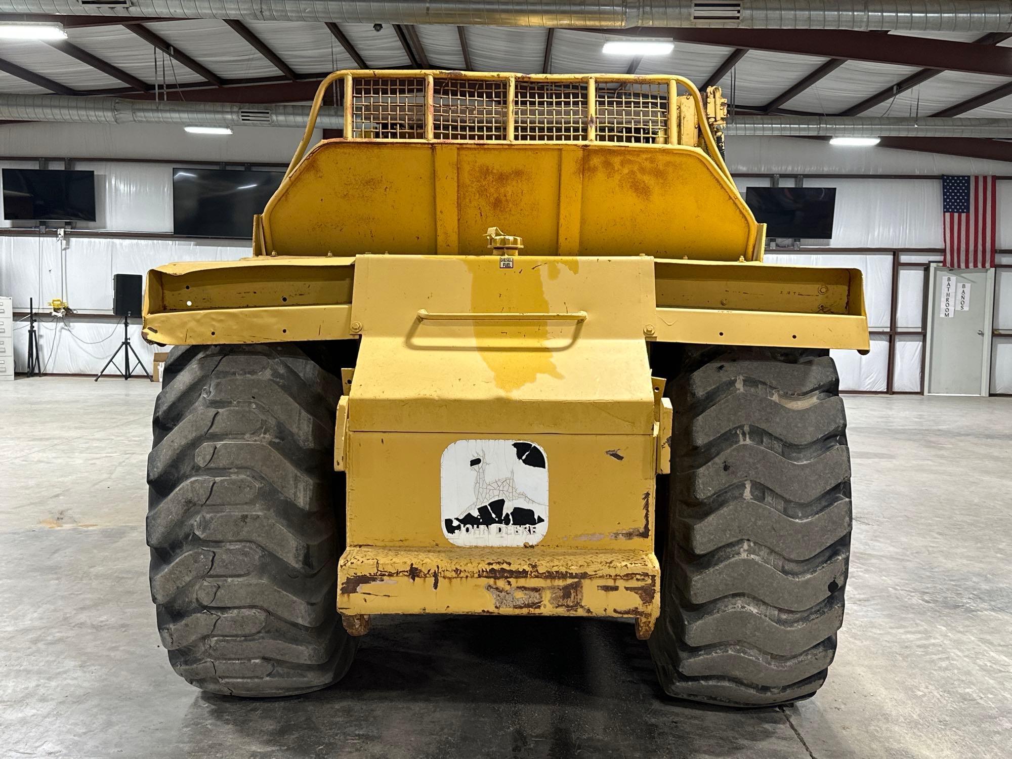 1977 John Deere 762 Paddle Scraper