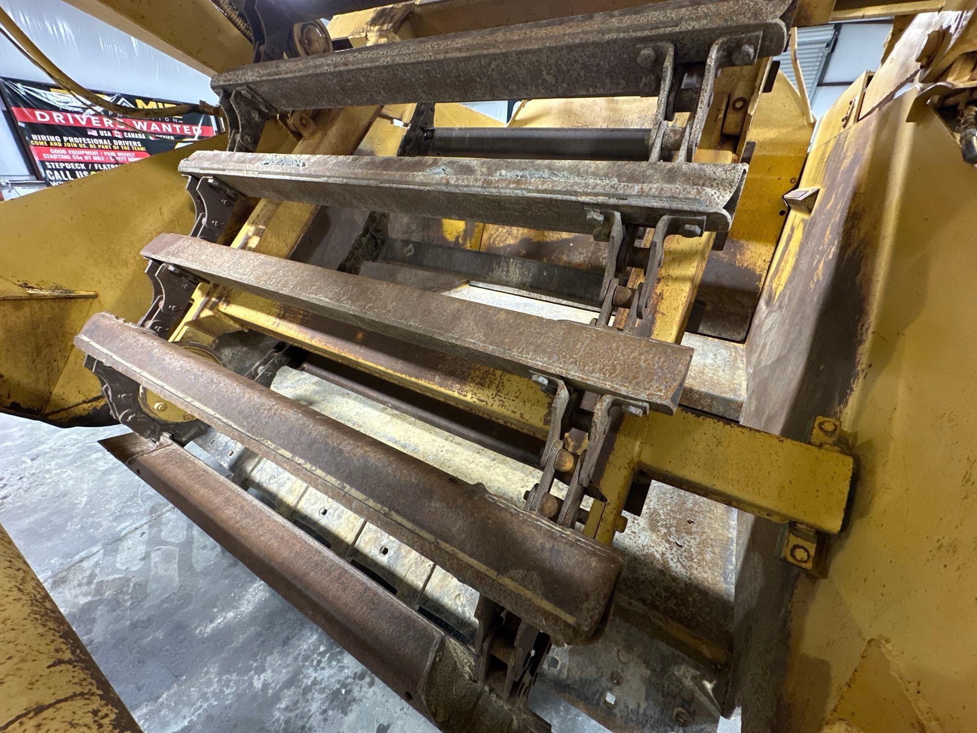 1977 John Deere 762 Paddle Scraper