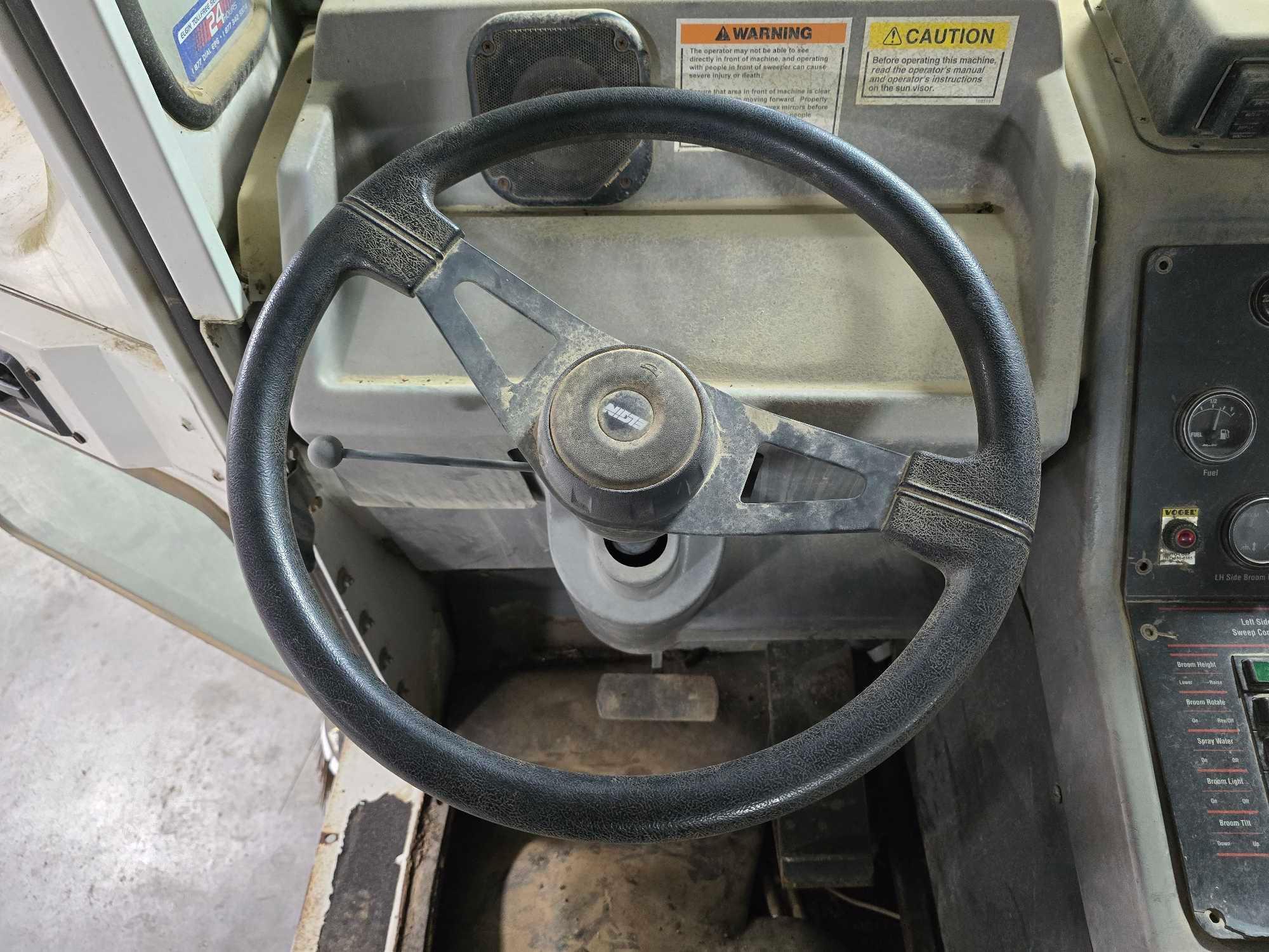 2001 Elgin Pelican Street Sweeper
