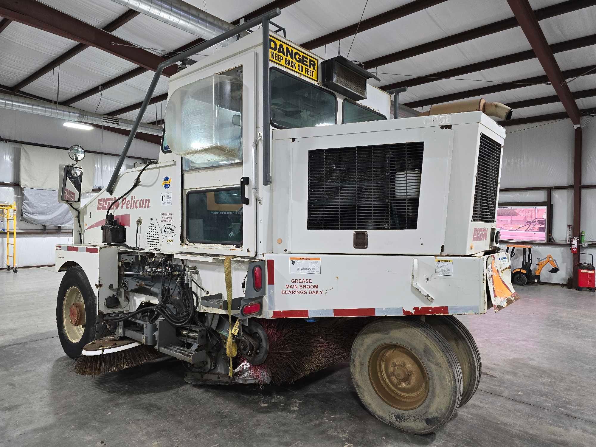 2001 Elgin Pelican Street Sweeper