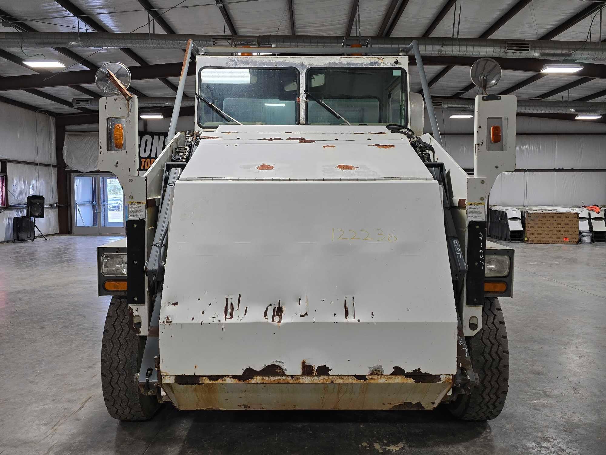 2001 Elgin Pelican Street Sweeper