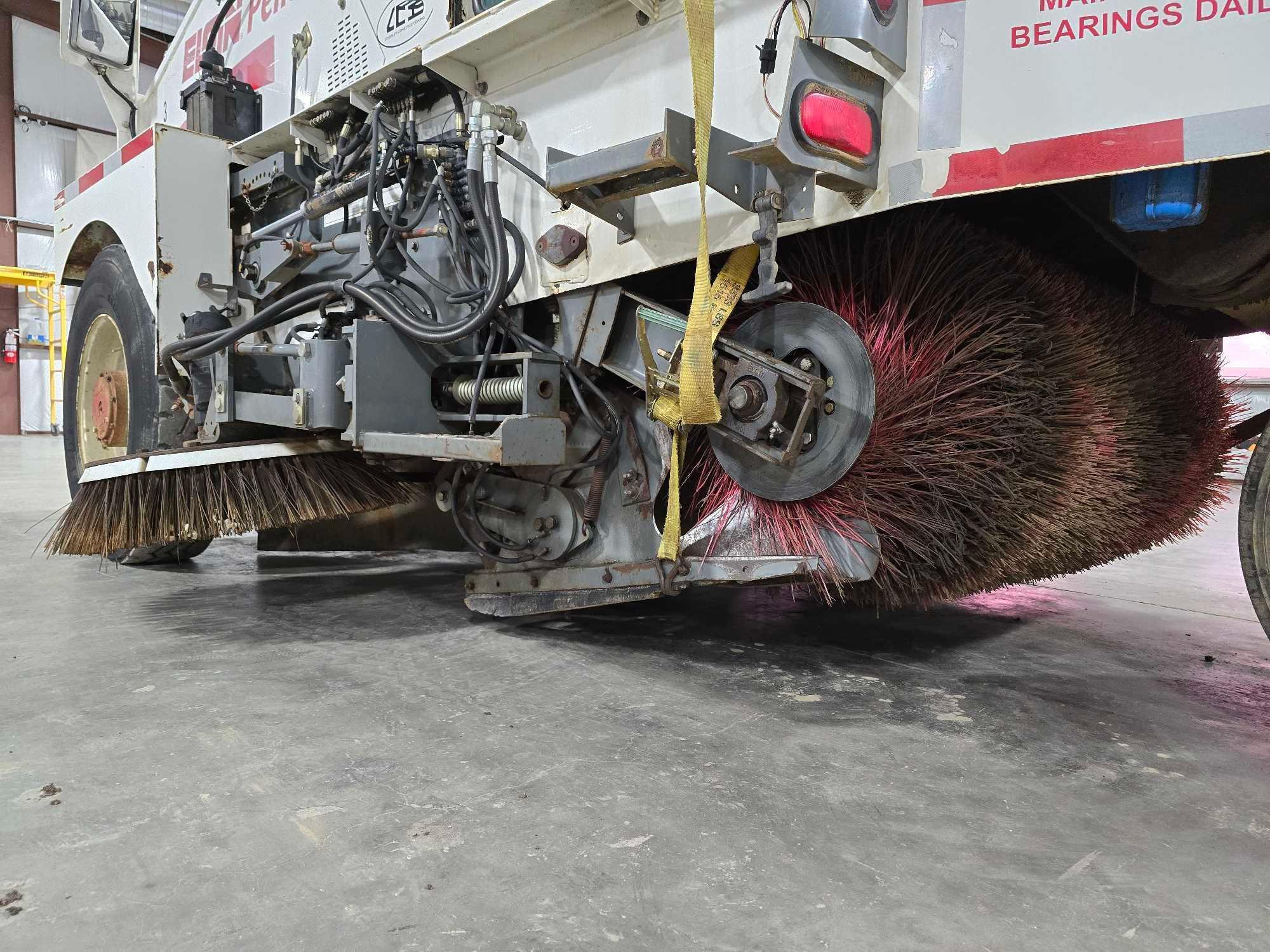 2001 Elgin Pelican Street Sweeper
