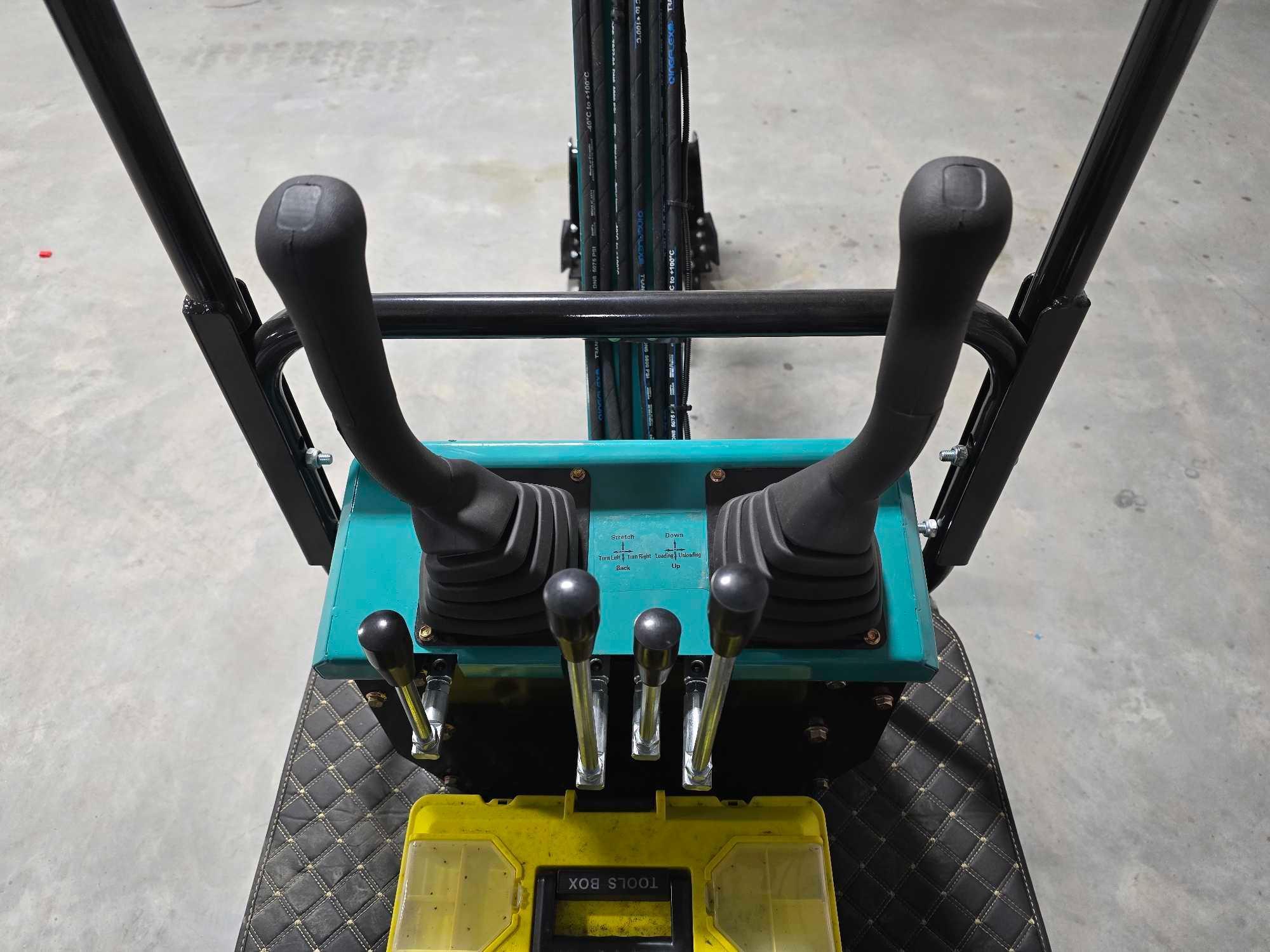 NEW/UNUSED 2024...Agrotk QH12R...Mini Excavator