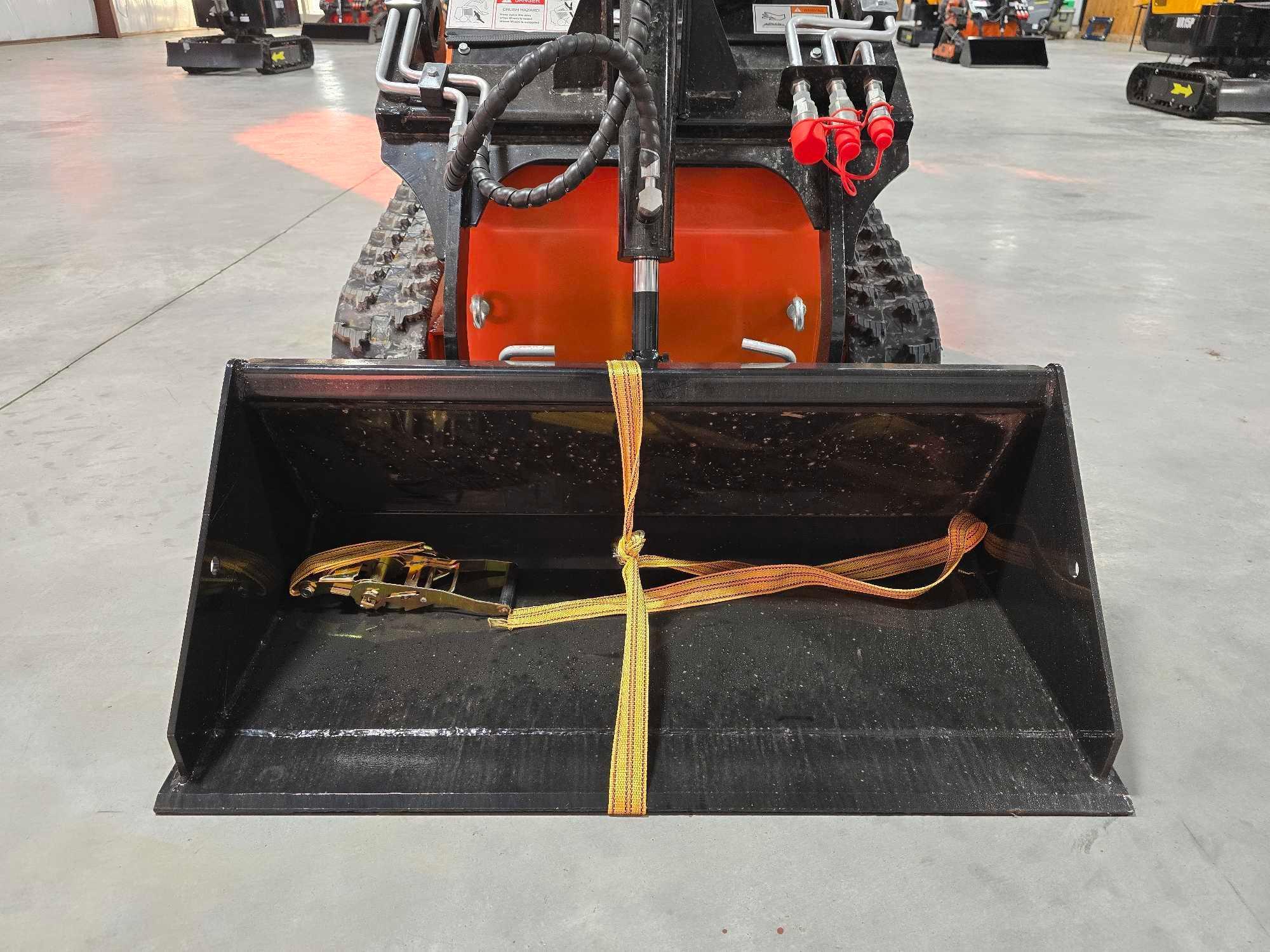 NEW/UNUSED 2025 EG36C Skid Steer Loader