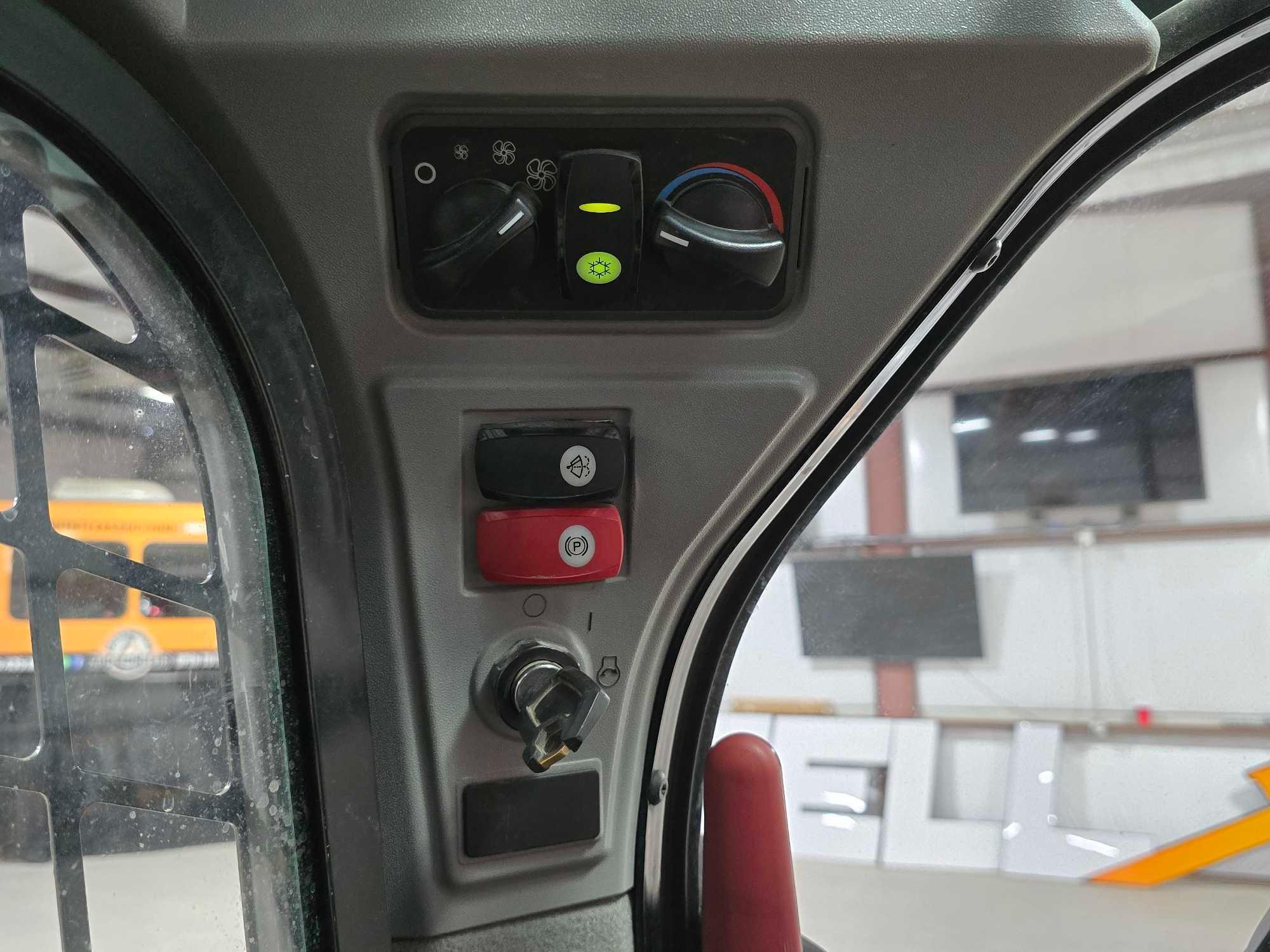 2017 Caterpillar 262D Skid Steer Loader
