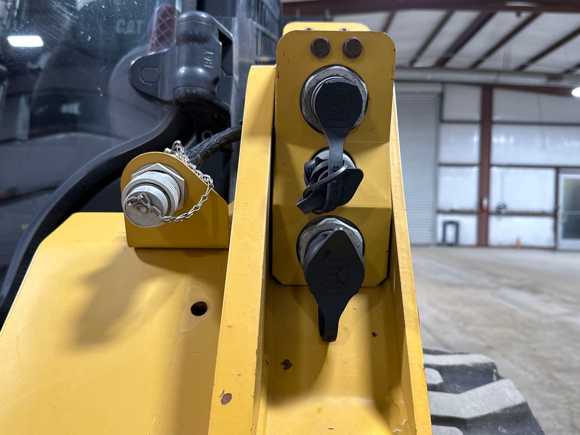 2020 Caterpillar 242D3 Skid Steer Loader