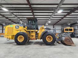 2019 John Deere 744L Wheel Loader