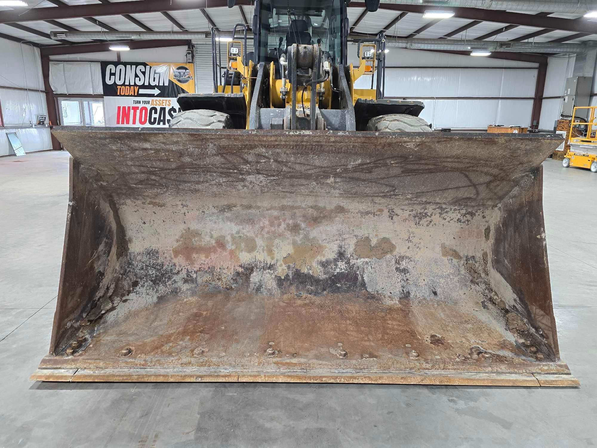 2019 John Deere 744L Wheel Loader