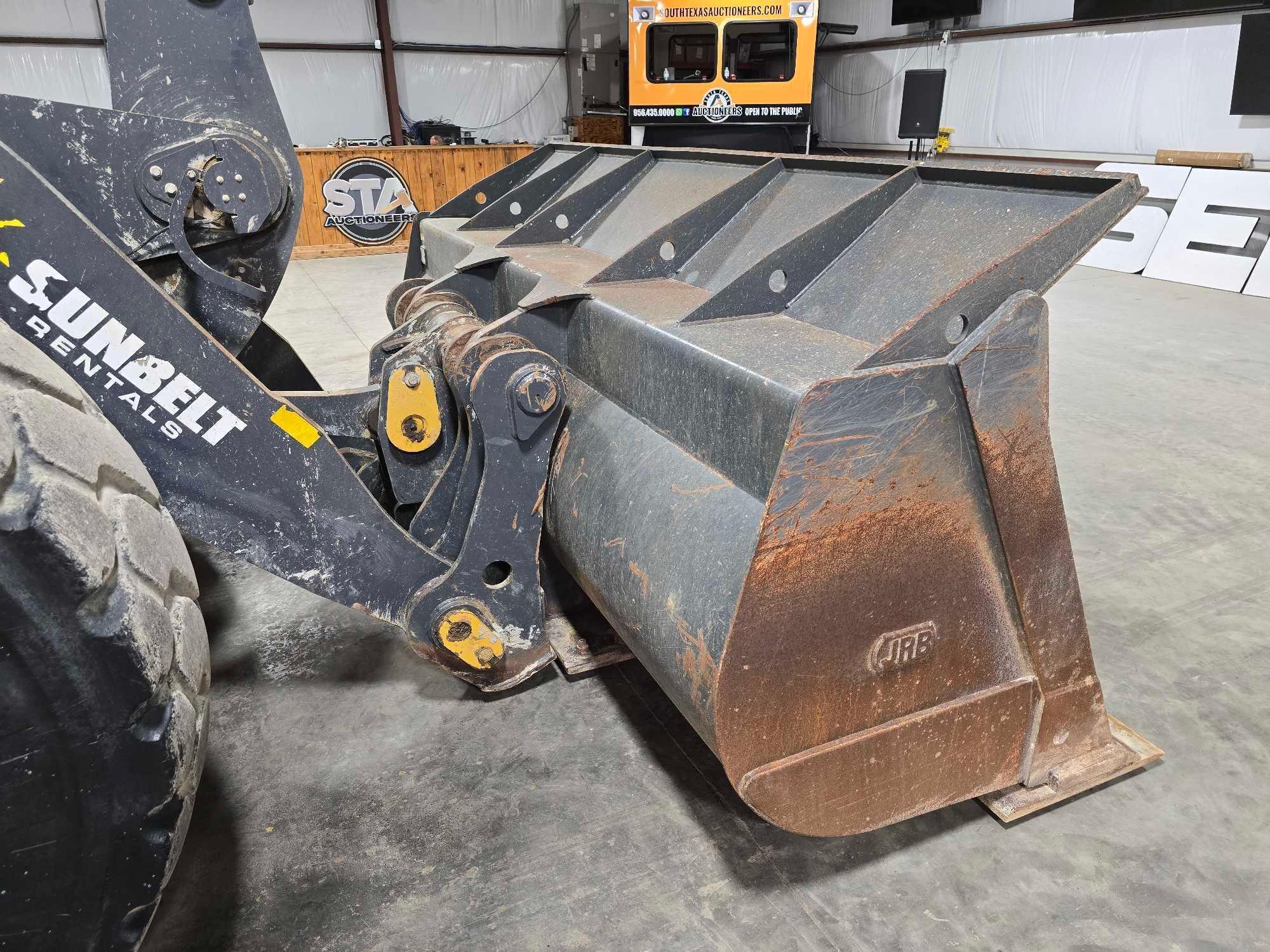 2019 John Deere 744L Wheel Loader