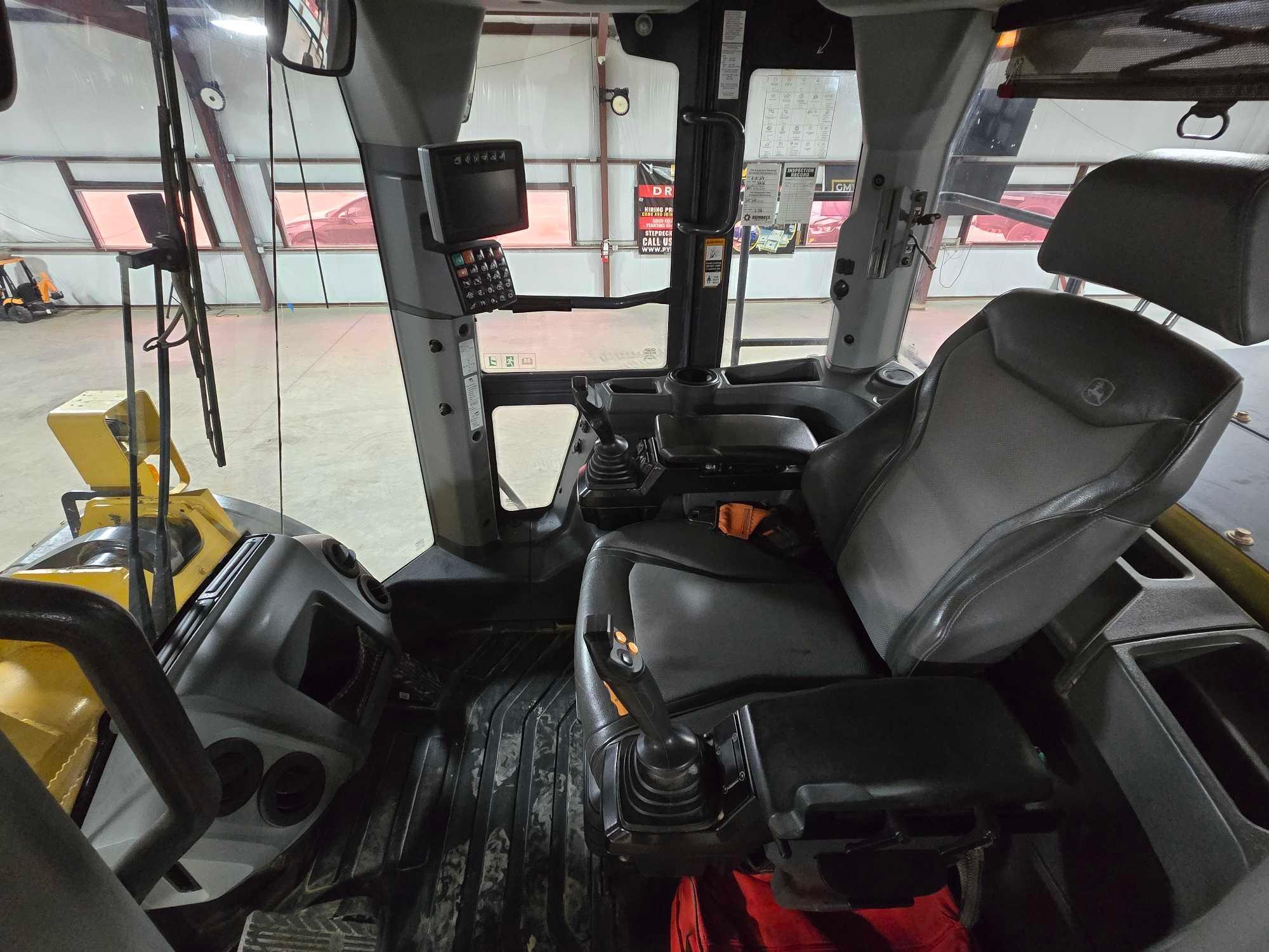 2019 John Deere 744L Wheel Loader