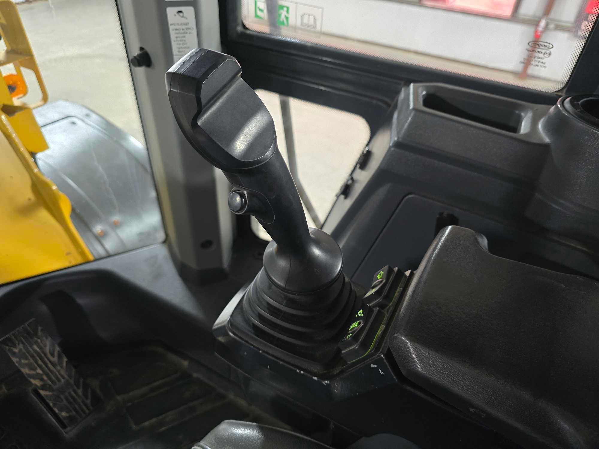 2019 John Deere 744L Wheel Loader