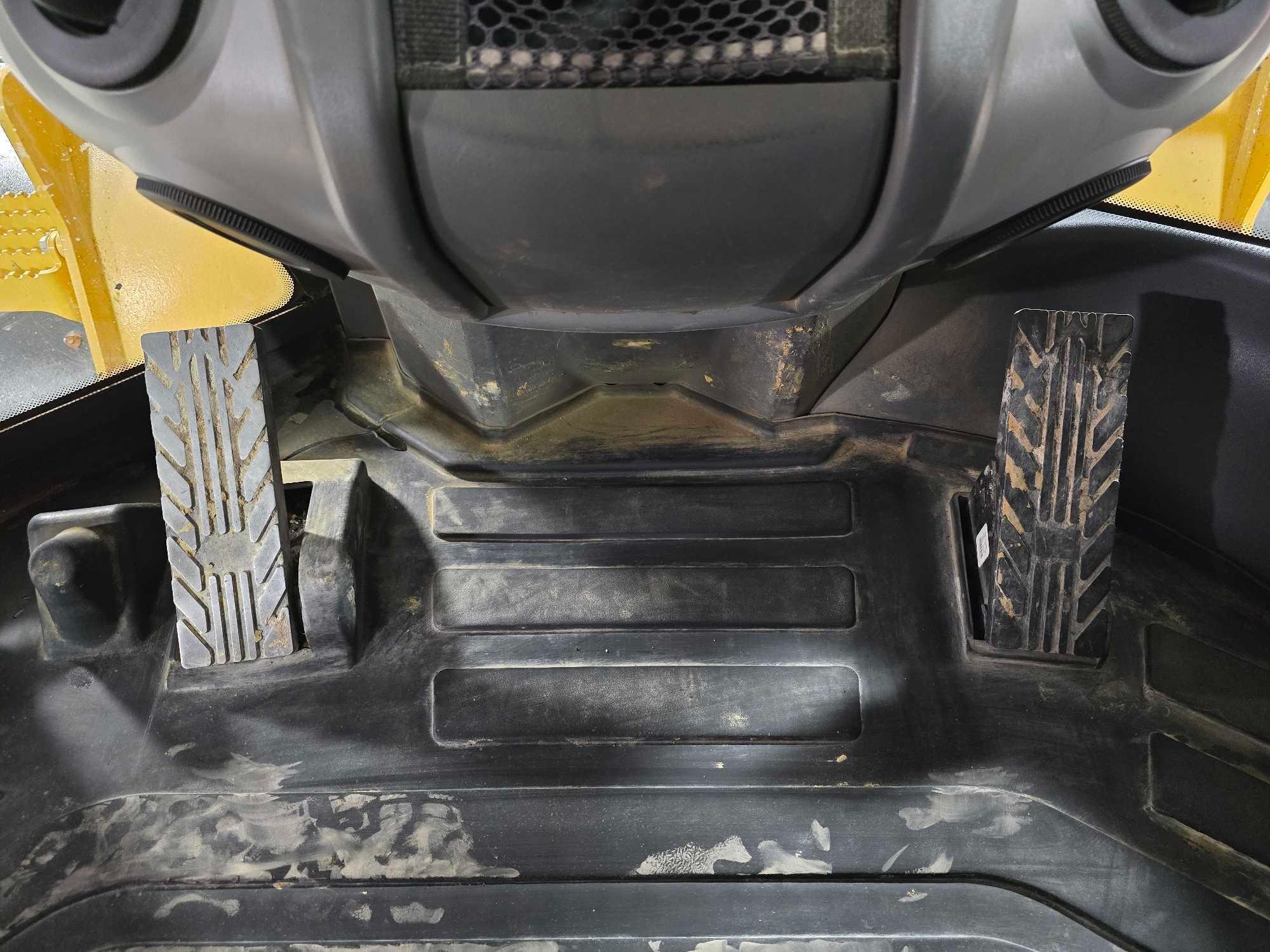 2019 John Deere 744L Wheel Loader